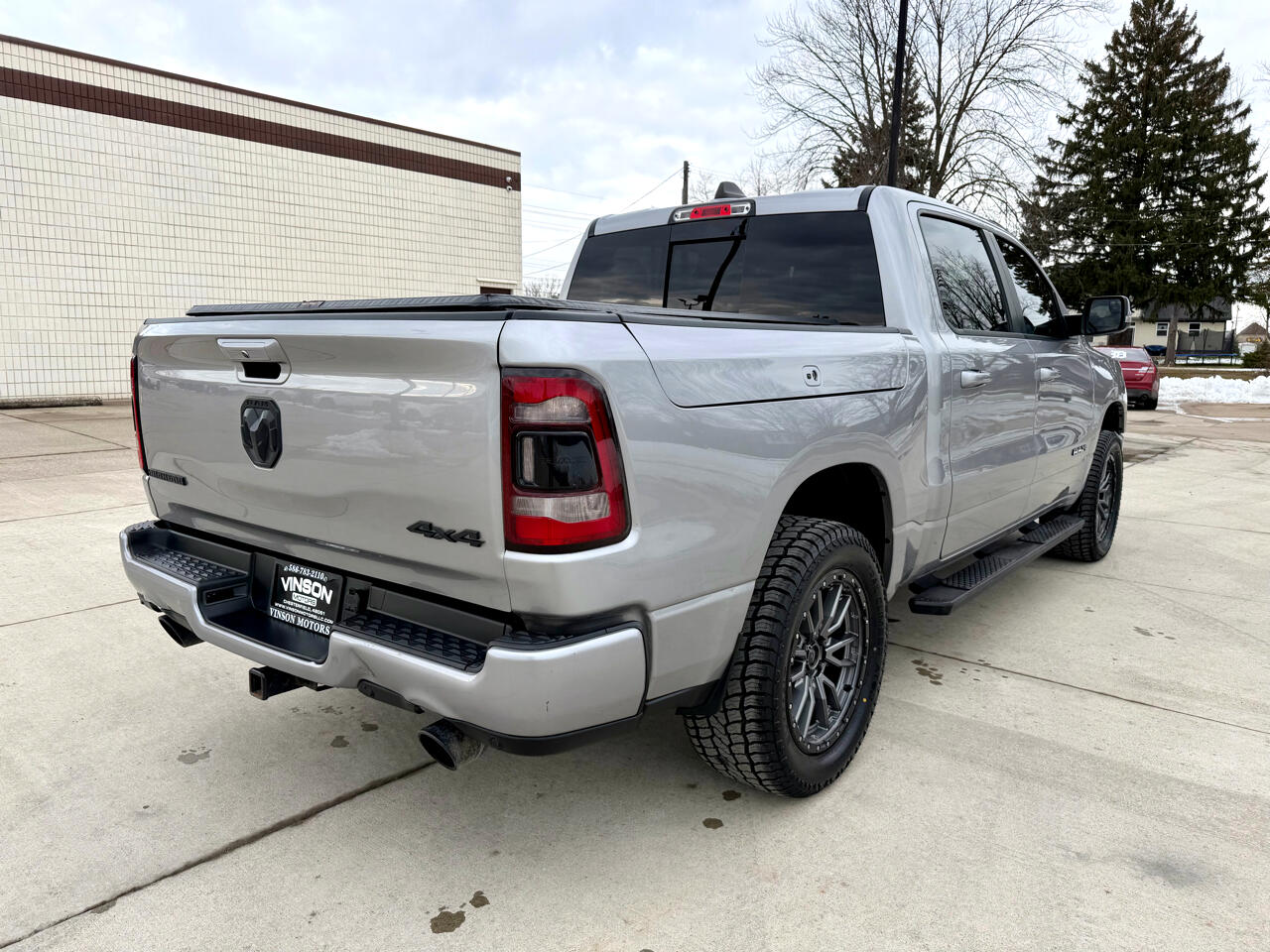 RAM 1500 Big Horn 4x4 Crew Cab 5'7" Box 2020