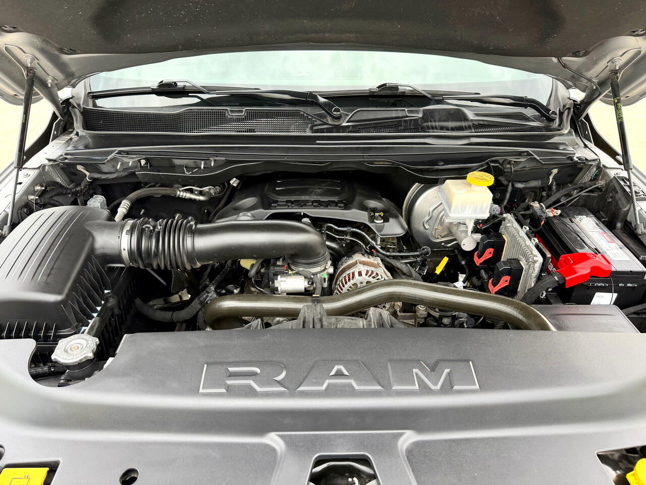 RAM 1500 Big Horn 4x4 Crew Cab 5'7" Box 2020