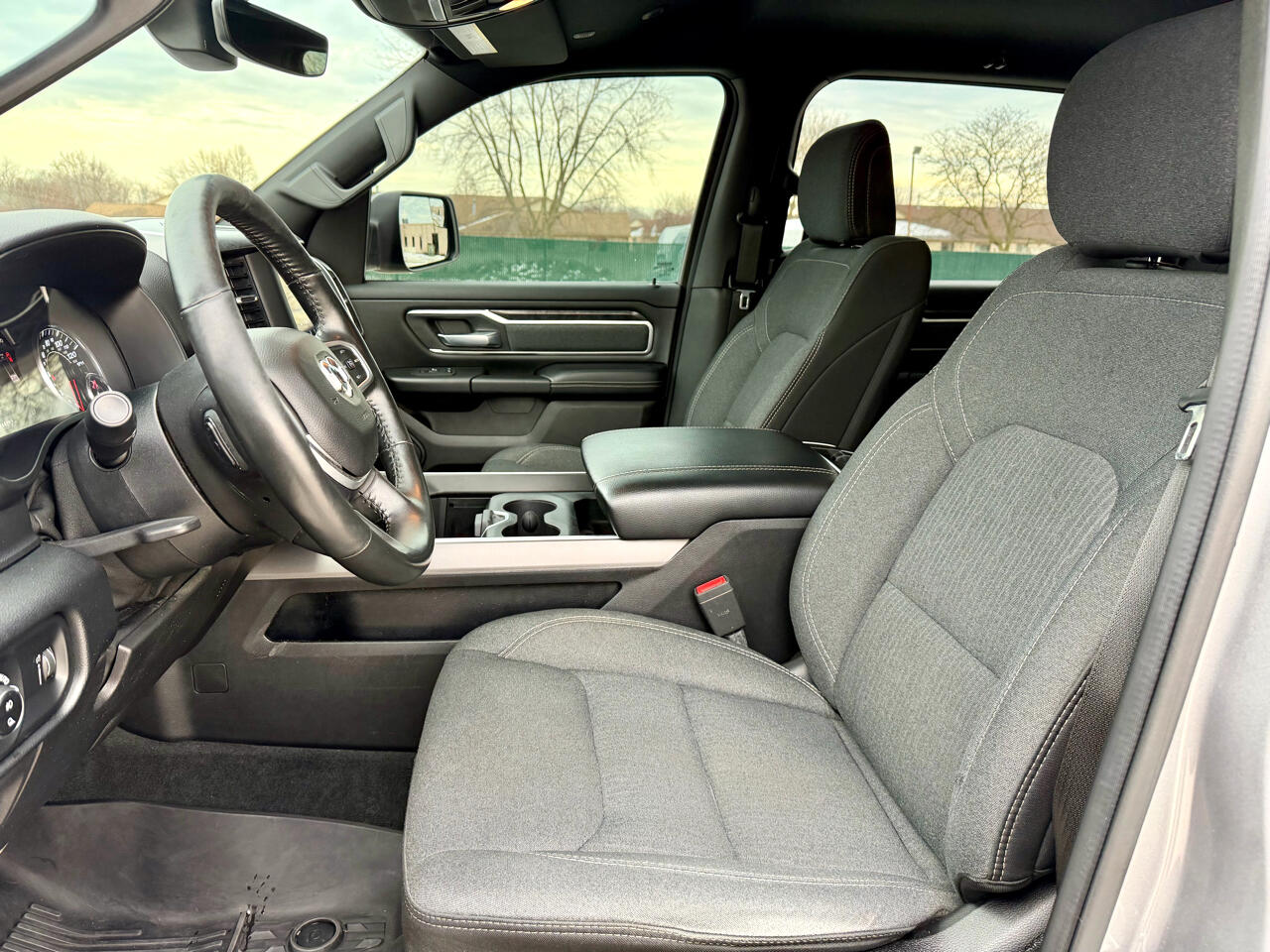 RAM 1500 Big Horn 4x4 Crew Cab 5'7" Box 2020