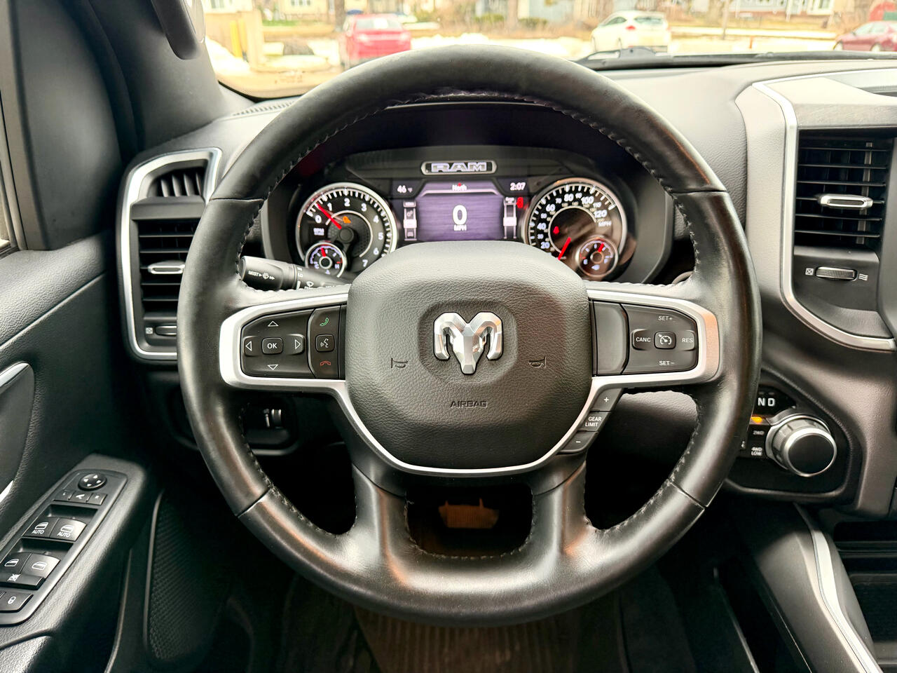 RAM 1500 Big Horn 4x4 Crew Cab 5'7" Box 2020