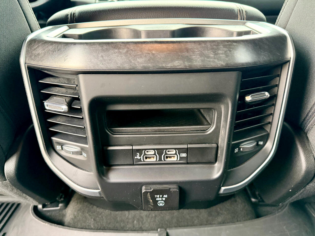 RAM 1500 Big Horn 4x4 Crew Cab 5'7" Box 2020