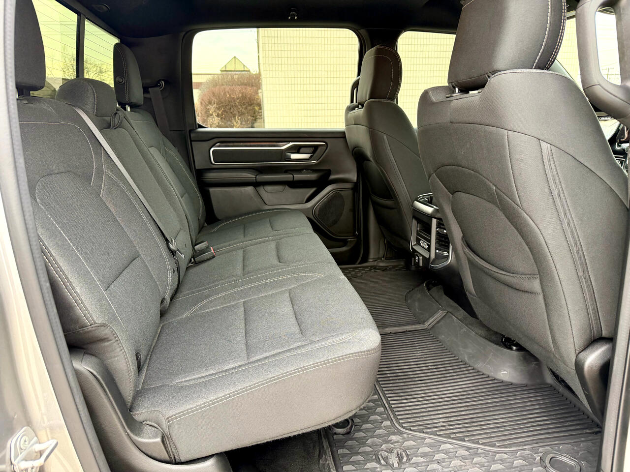 RAM 1500 Big Horn 4x4 Crew Cab 5'7" Box 2020