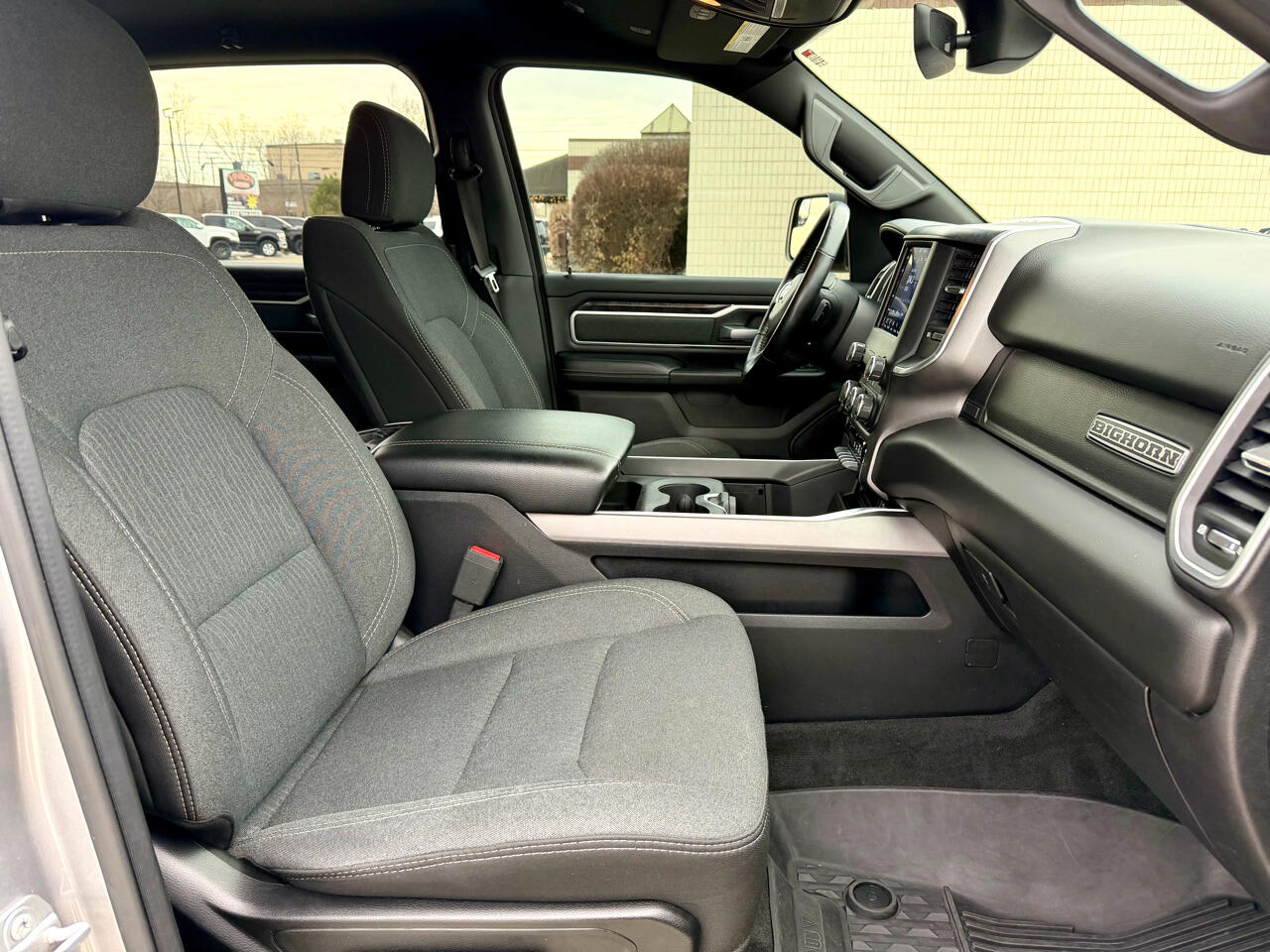 RAM 1500 Big Horn 4x4 Crew Cab 5'7" Box 2020