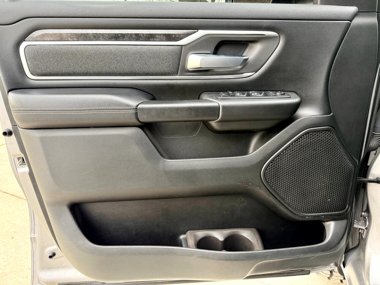 RAM 1500 Big Horn 4x4 Crew Cab 5'7" Box 2020