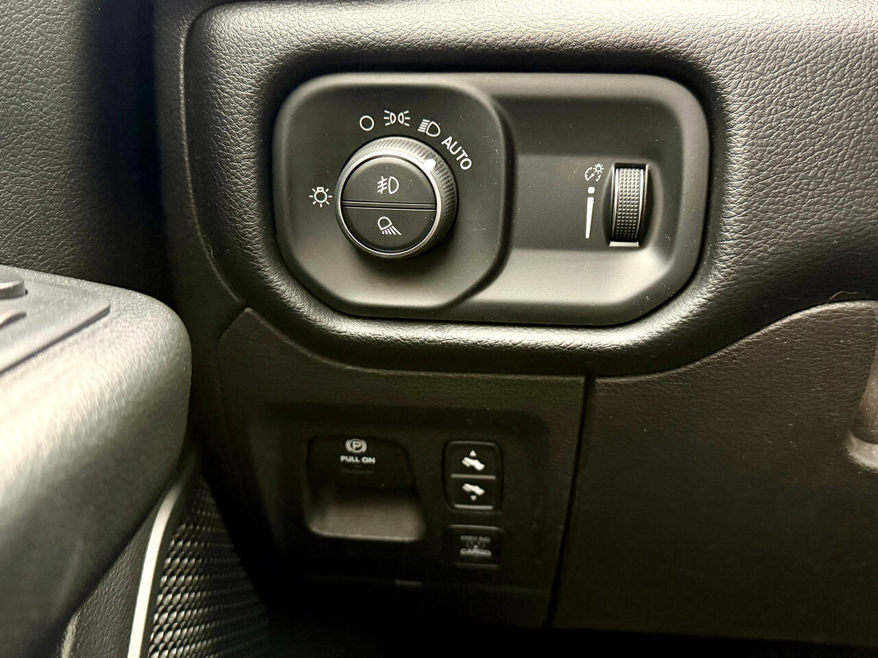 RAM 1500 Big Horn 4x4 Crew Cab 5'7" Box 2020