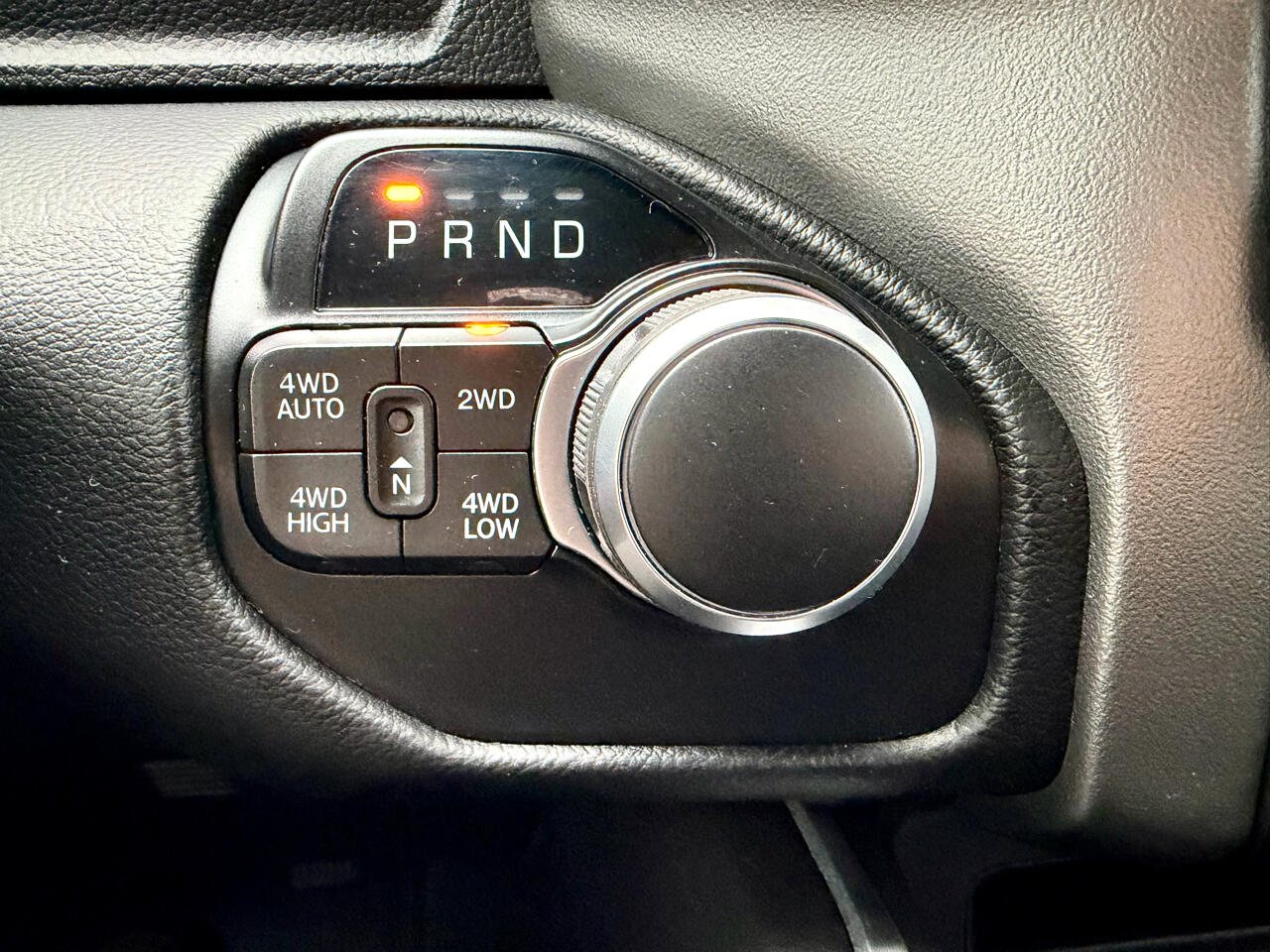 RAM 1500 Big Horn 4x4 Crew Cab 5'7" Box 2020