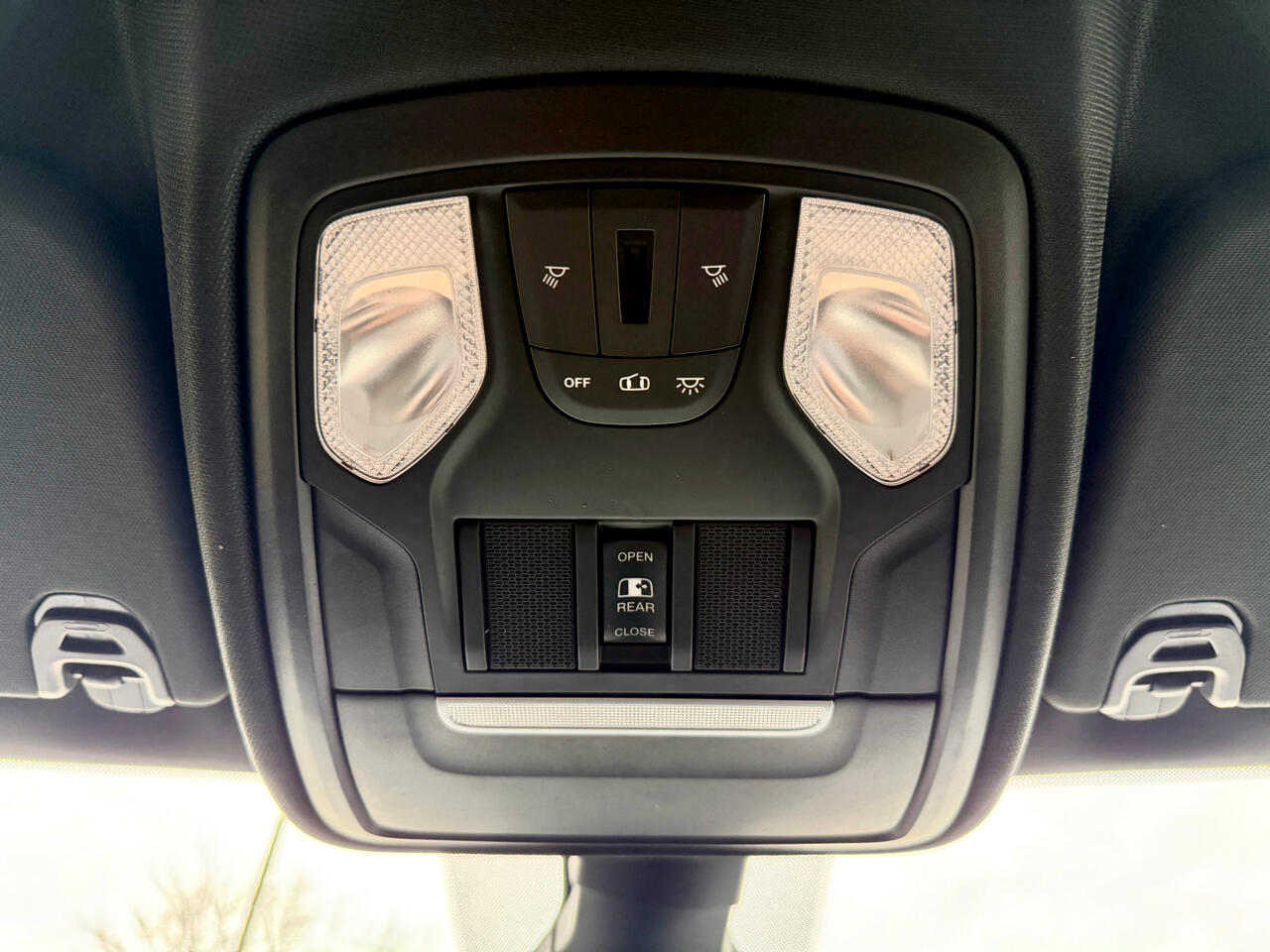 RAM 1500 Big Horn 4x4 Crew Cab 5'7" Box 2020