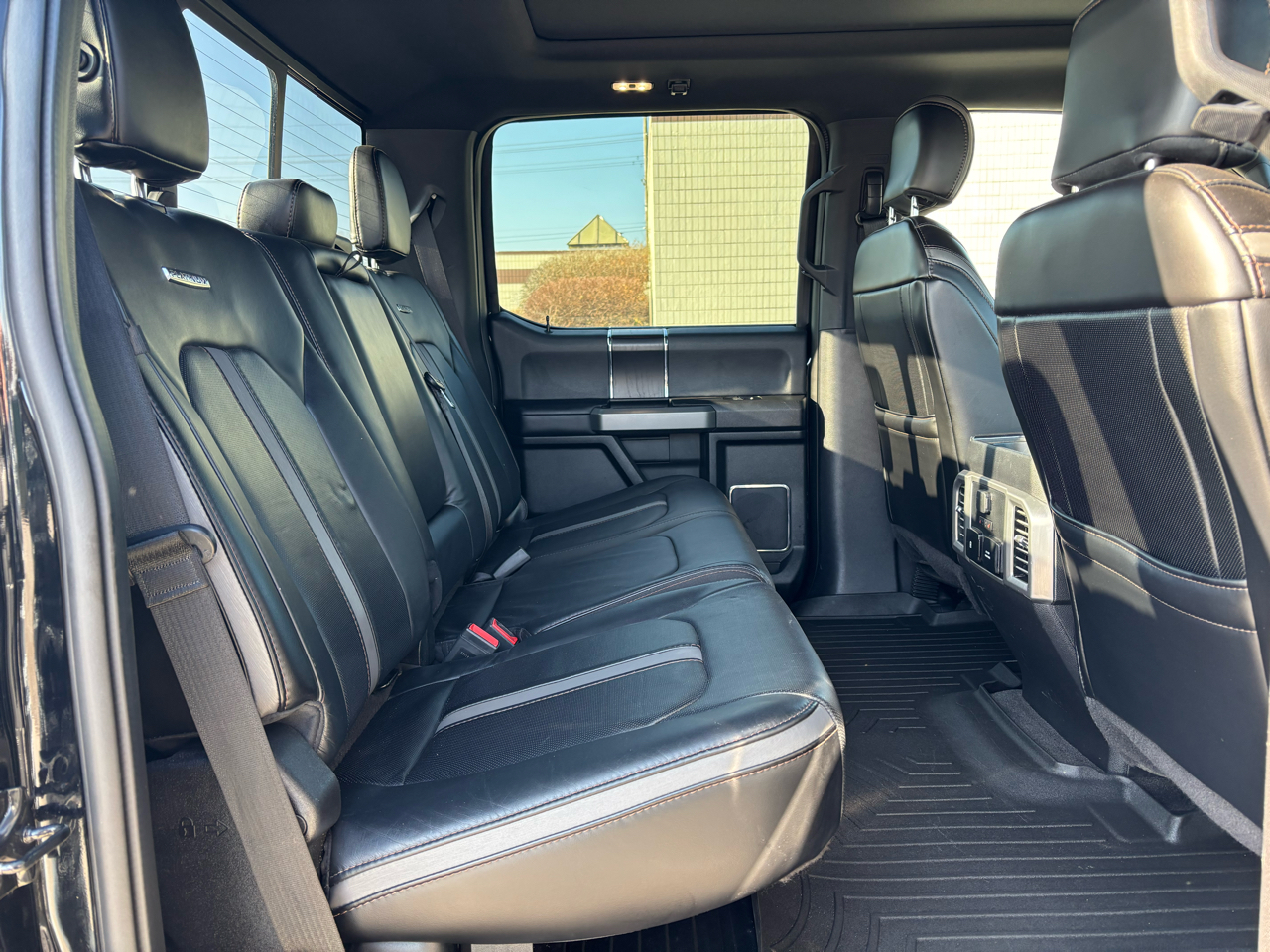 Ford Super Duty F-250 SRW Platinum 4WD Crew Cab 8' Box 2018