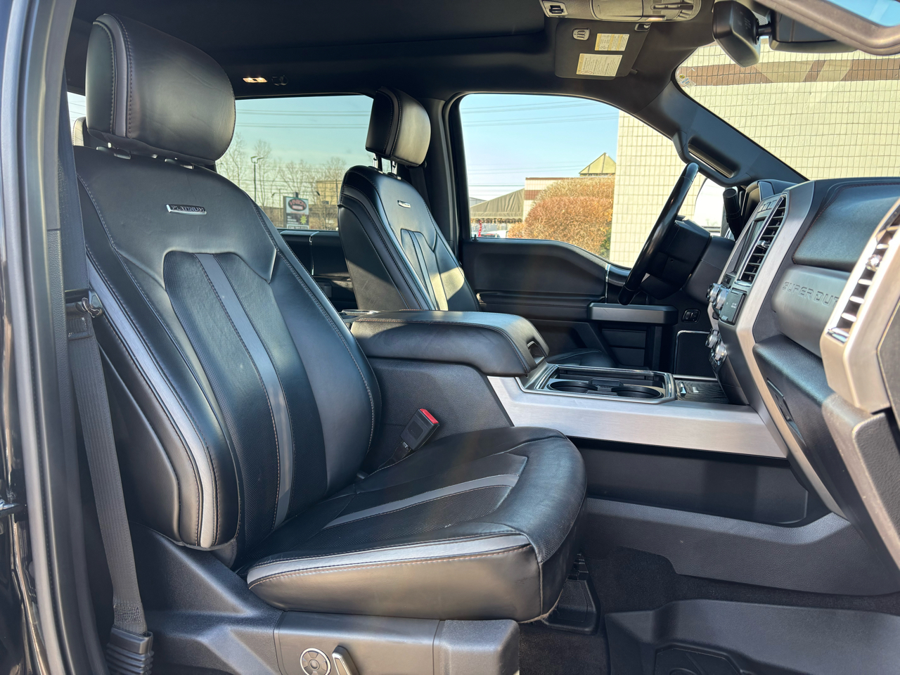 Ford Super Duty F-250 SRW Platinum 4WD Crew Cab 8' Box 2018