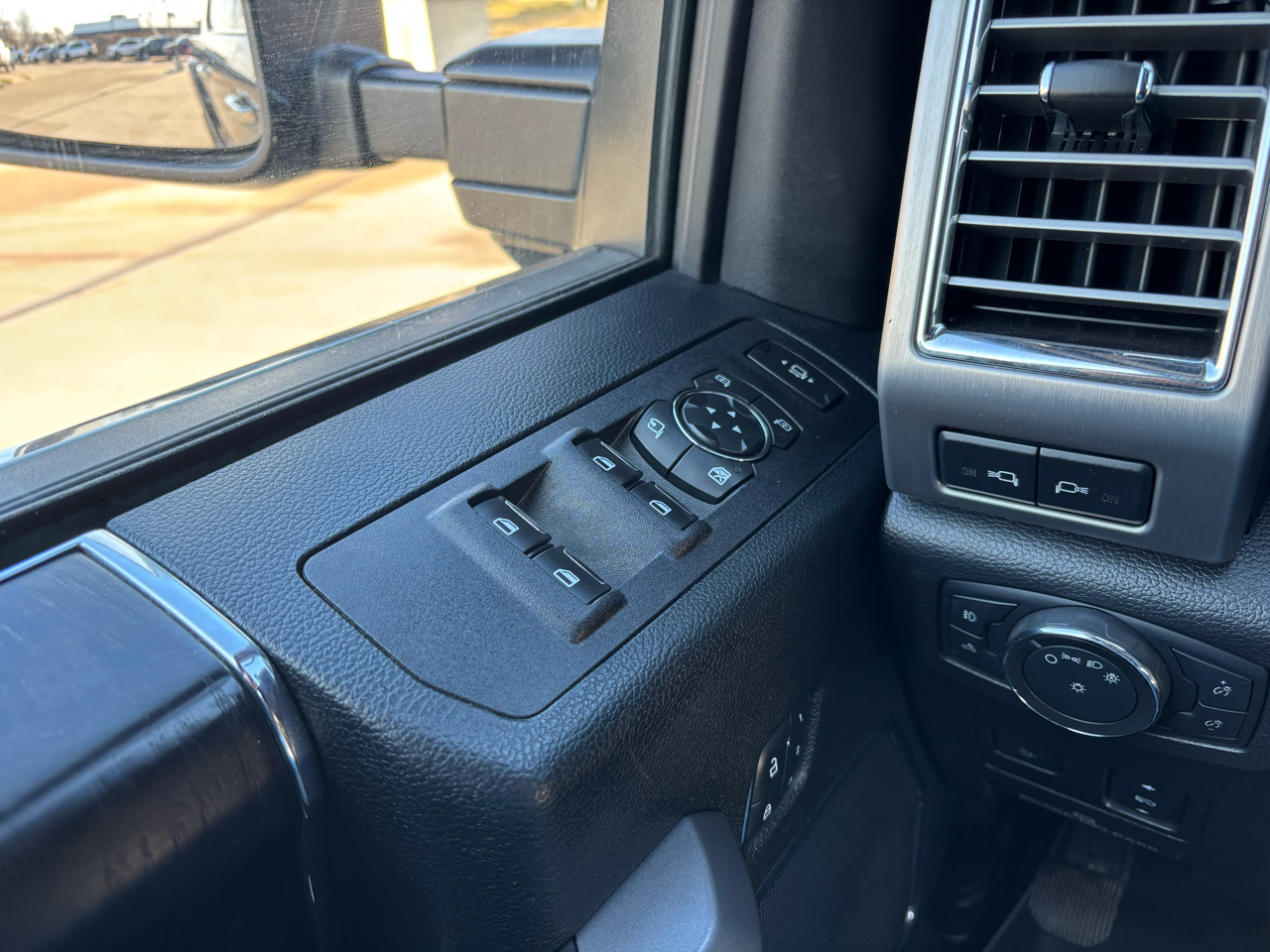 Ford Super Duty F-250 SRW Platinum 4WD Crew Cab 8' Box 2018