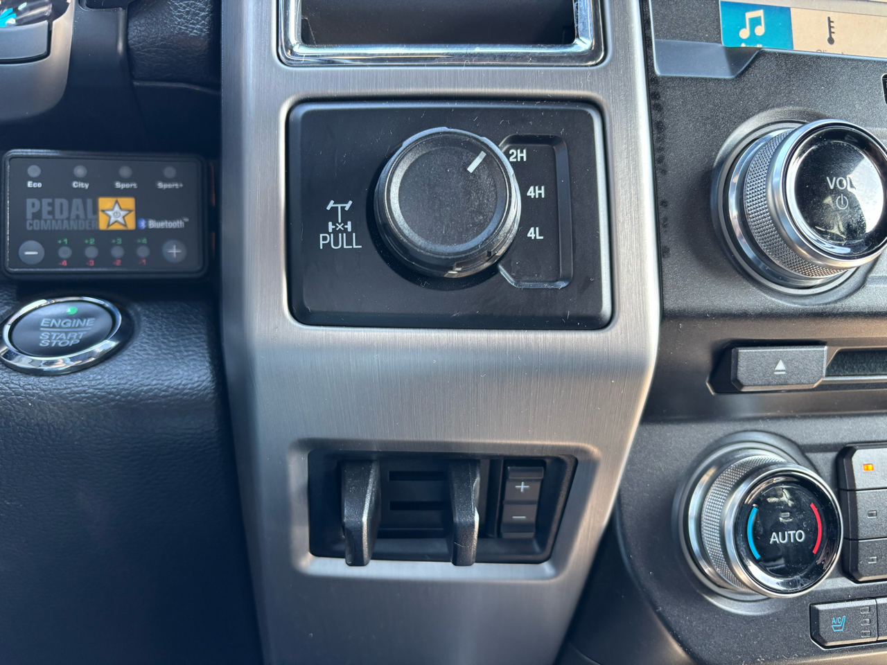 Ford Super Duty F-250 SRW Platinum 4WD Crew Cab 8' Box 2018