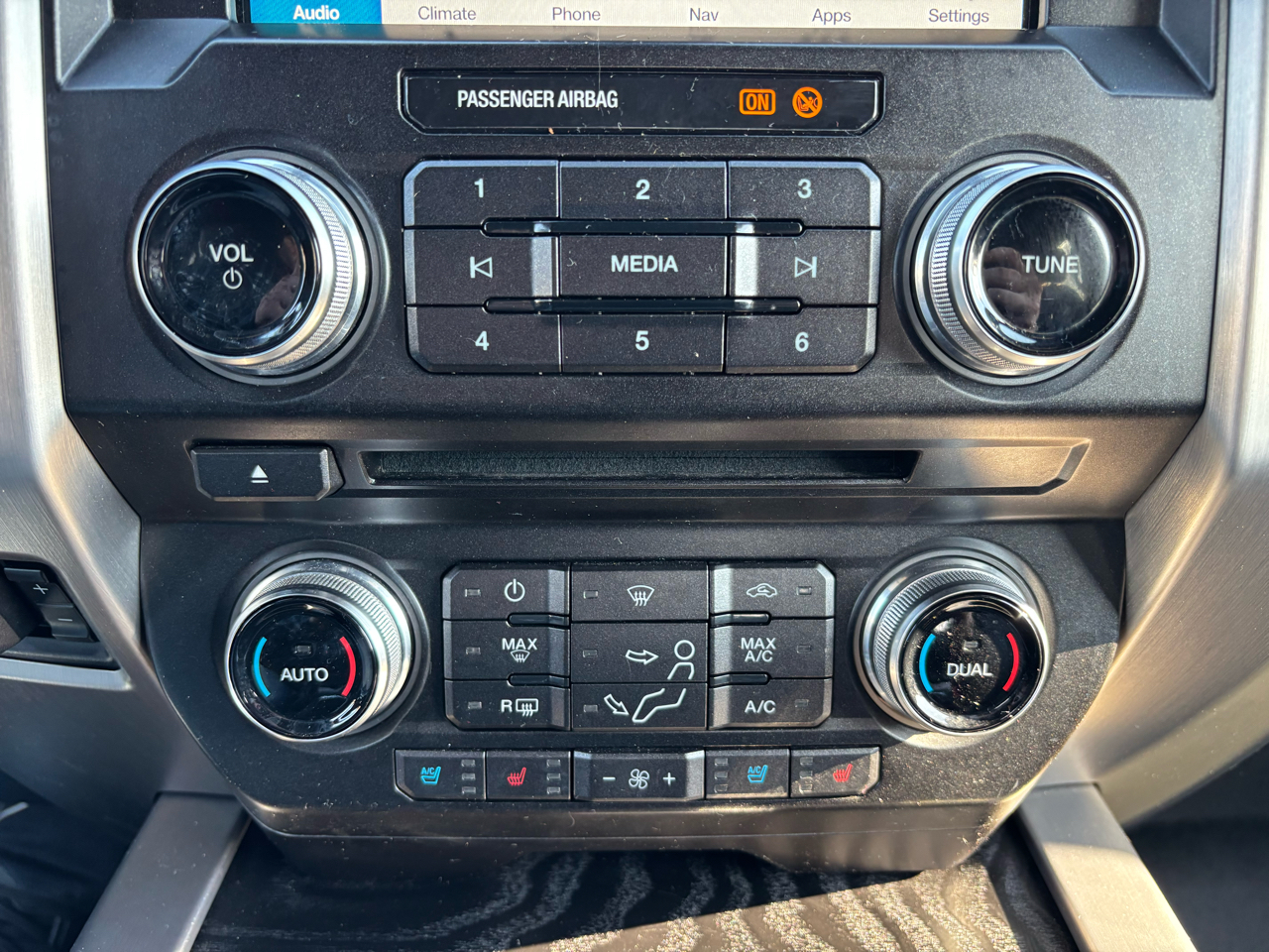 Ford Super Duty F-250 SRW Platinum 4WD Crew Cab 8' Box 2018