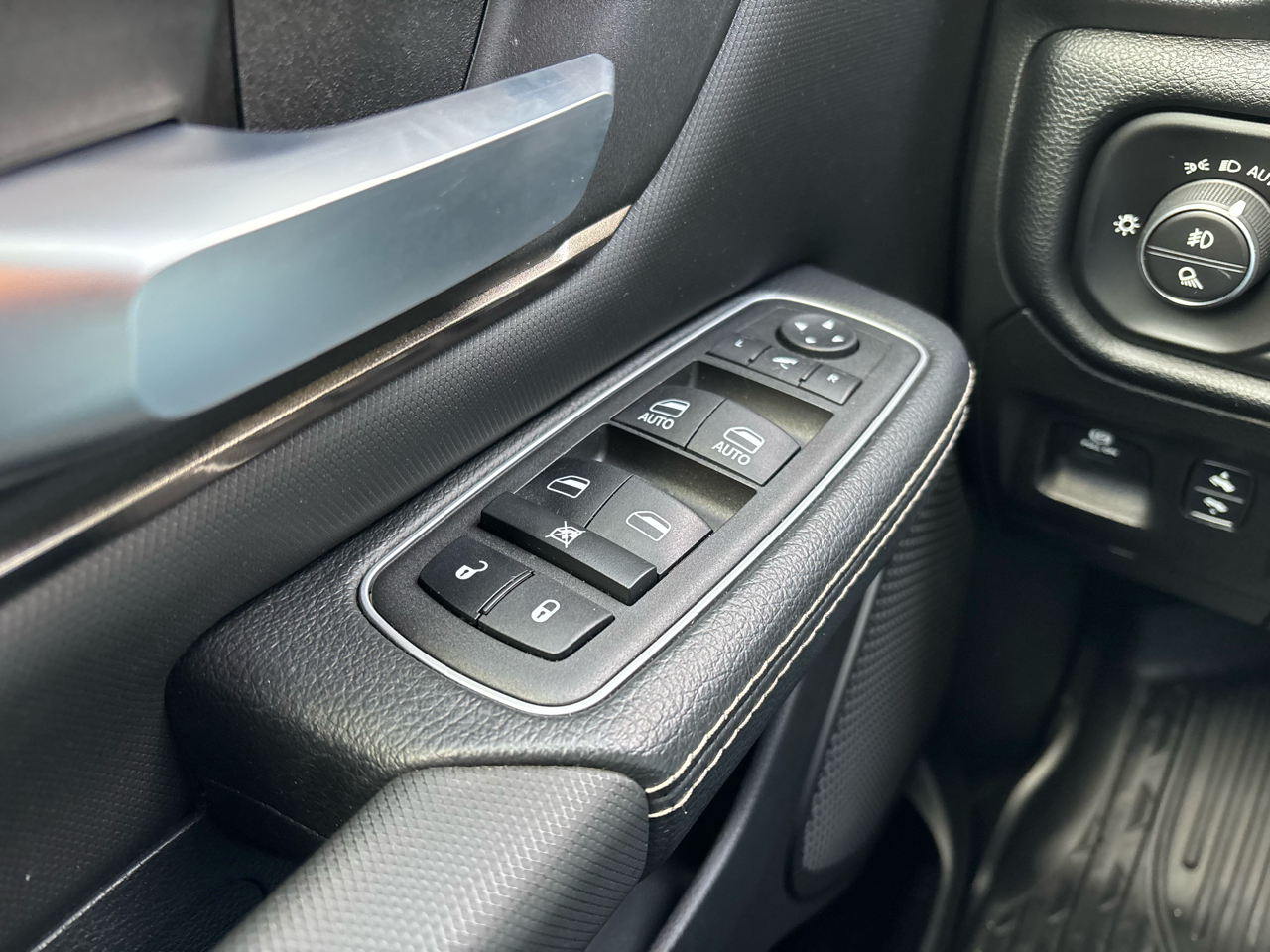 RAM 1500 Rebel 4x4 Crew Cab 5'7" Box 2022