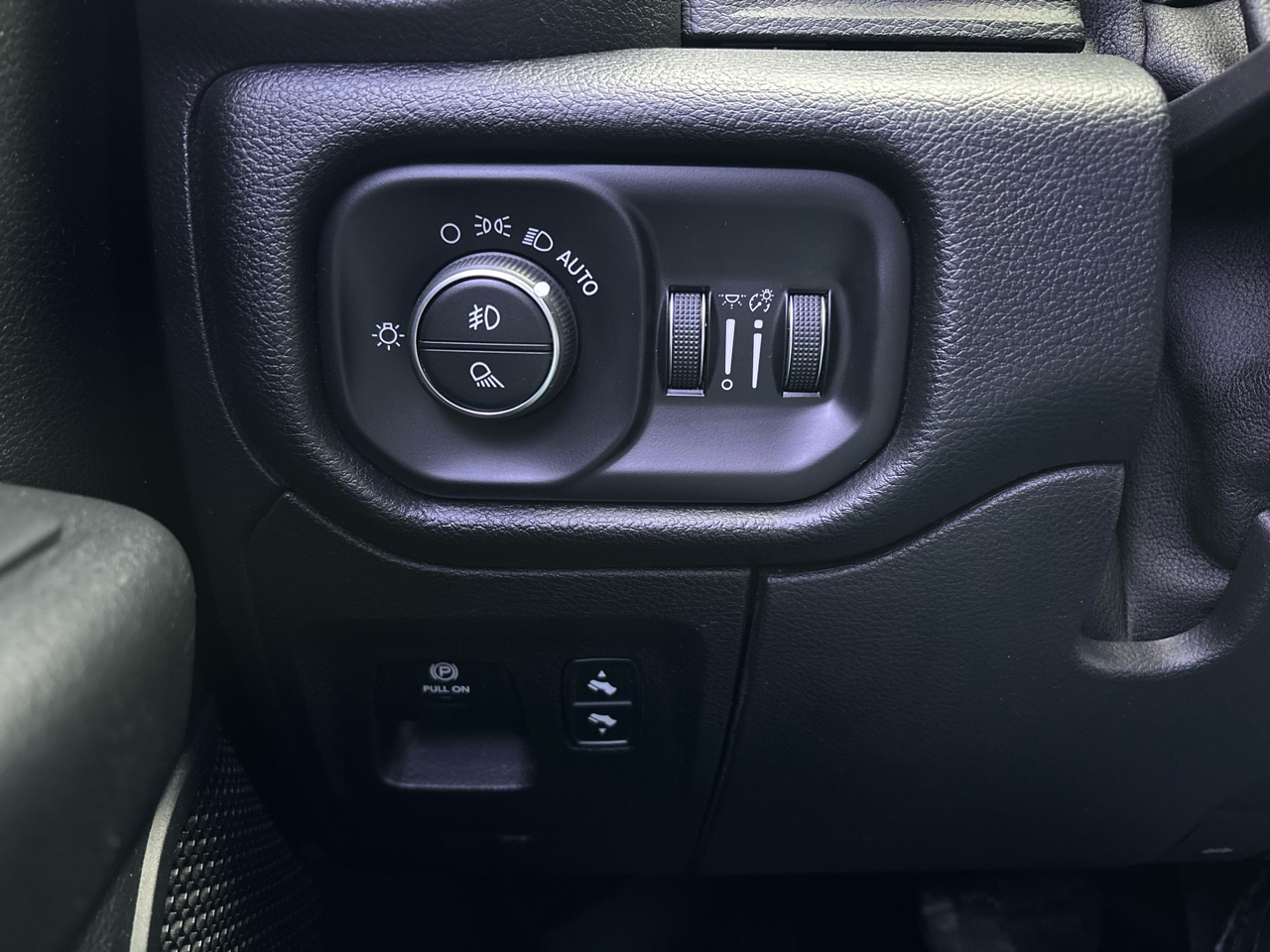 RAM 1500 Big Horn/Lone Star 4x4 Crew Cab 6'4" Box 2019