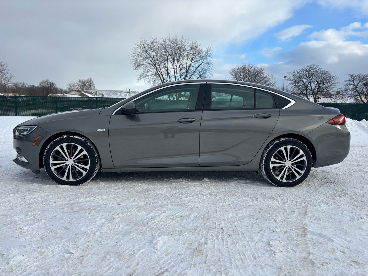 Buick Regal Sportback 4dr Sdn Essence FWD 2019