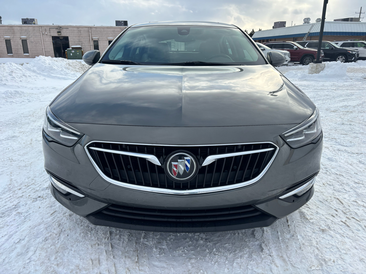 Buick Regal Sportback 4dr Sdn Essence FWD 2019