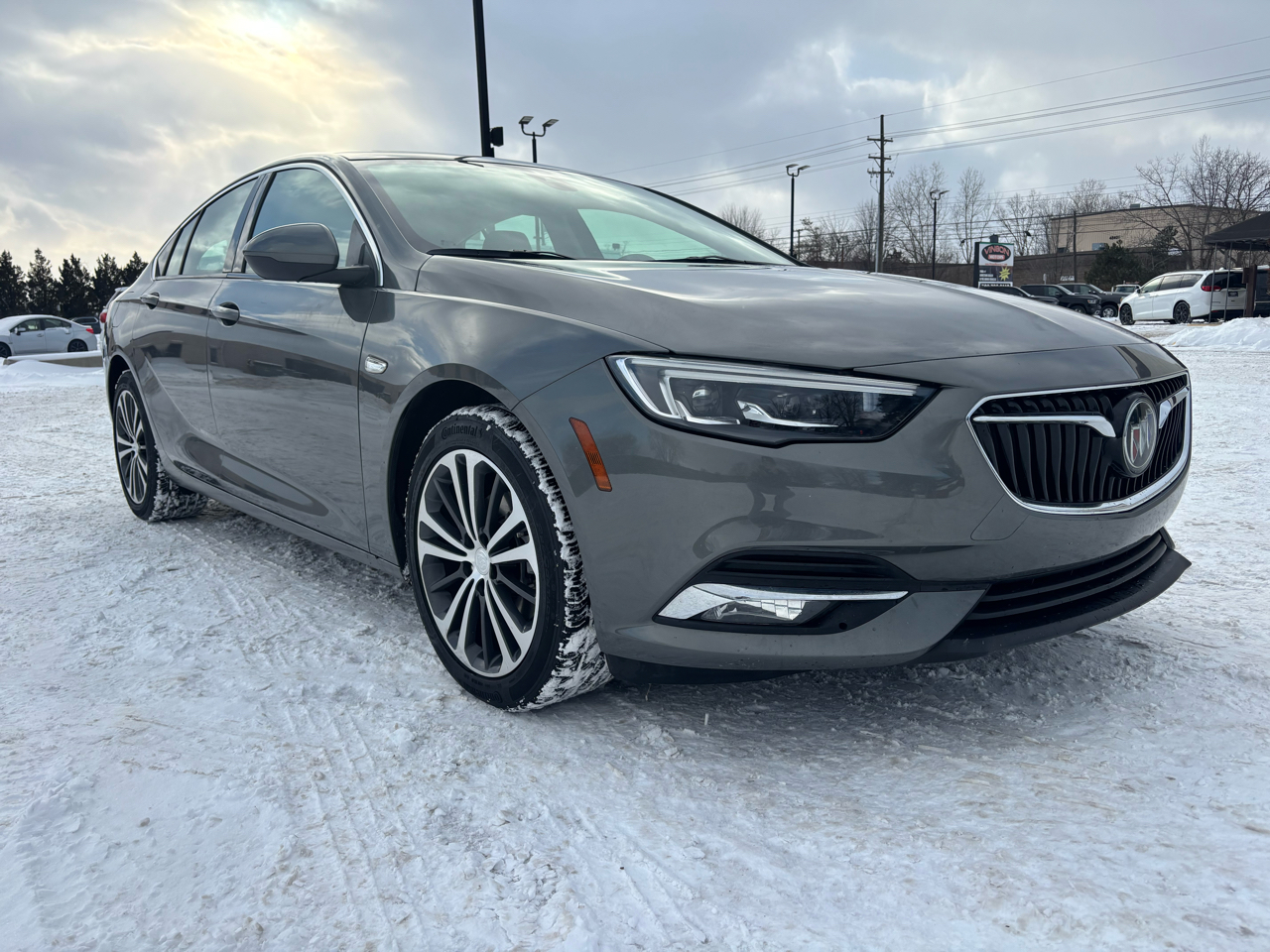 Buick Regal Sportback 4dr Sdn Essence FWD 2019