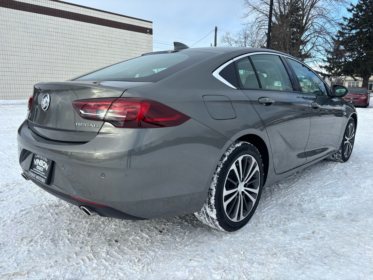Buick Regal Sportback 4dr Sdn Essence FWD 2019