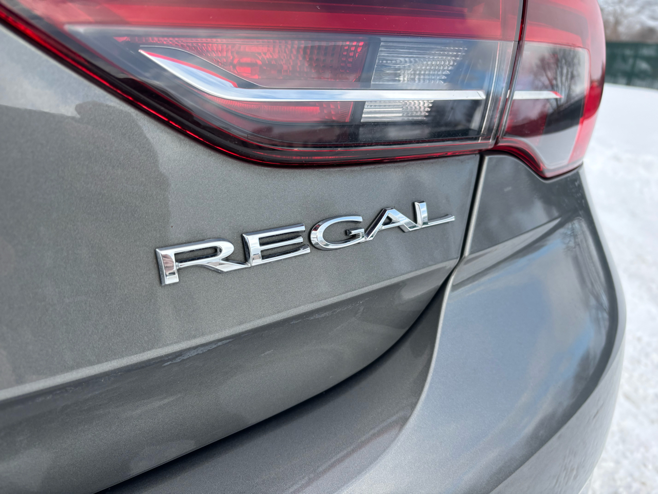 Buick Regal Sportback 4dr Sdn Essence FWD 2019