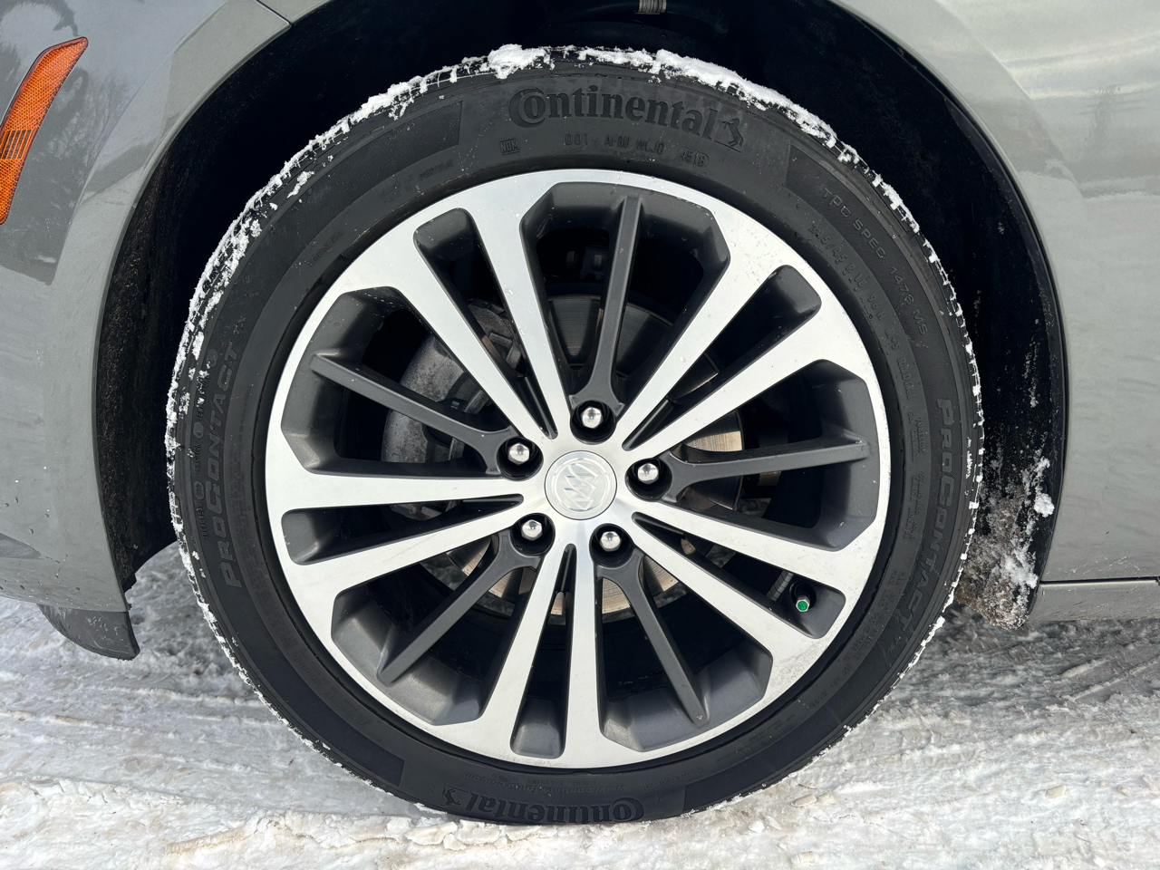 Buick Regal Sportback 4dr Sdn Essence FWD 2019