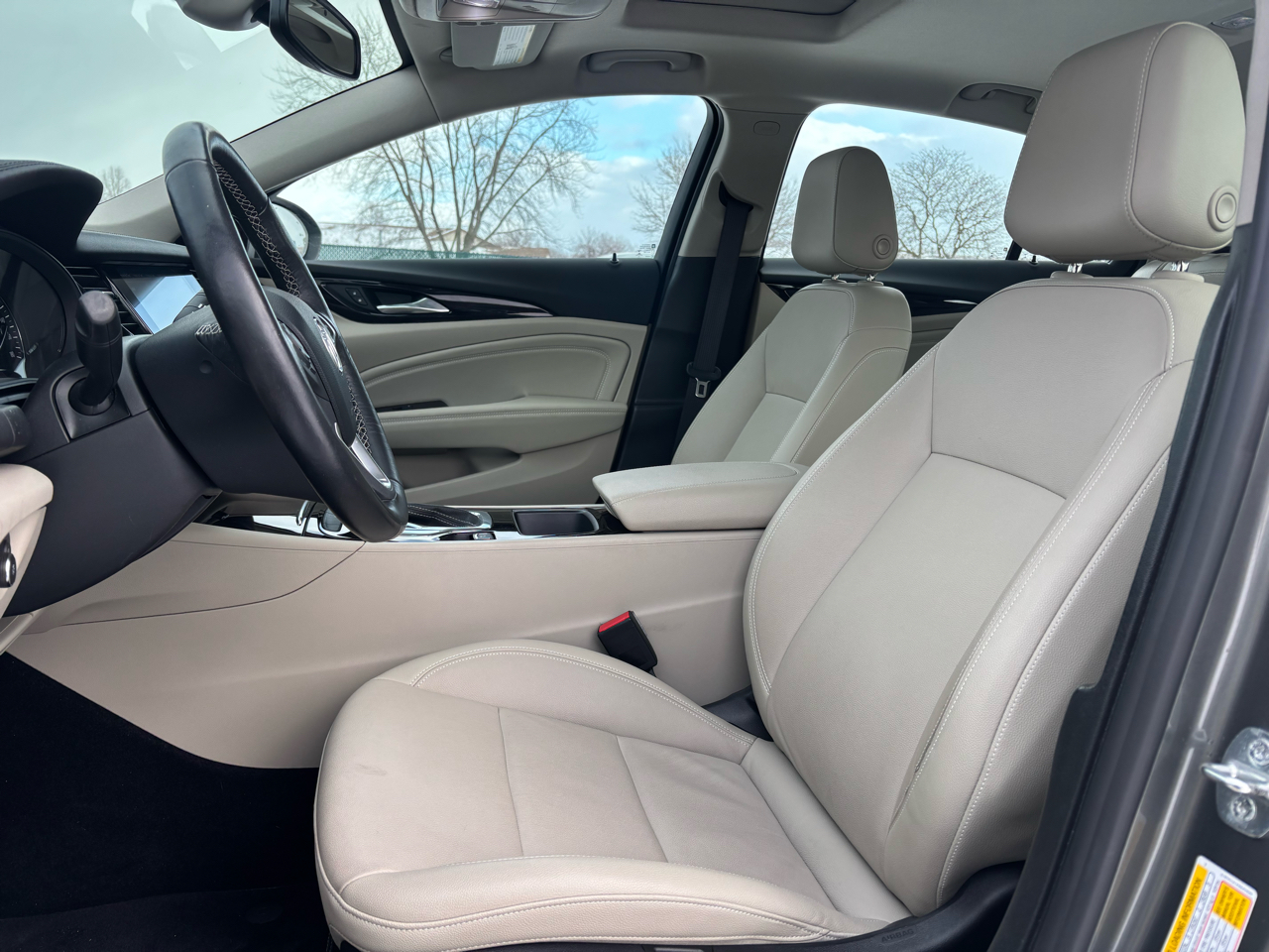 Buick Regal Sportback 4dr Sdn Essence FWD 2019