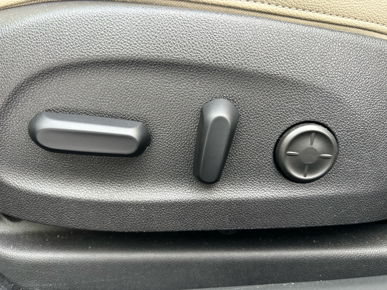 Buick Regal Sportback 4dr Sdn Essence FWD 2019