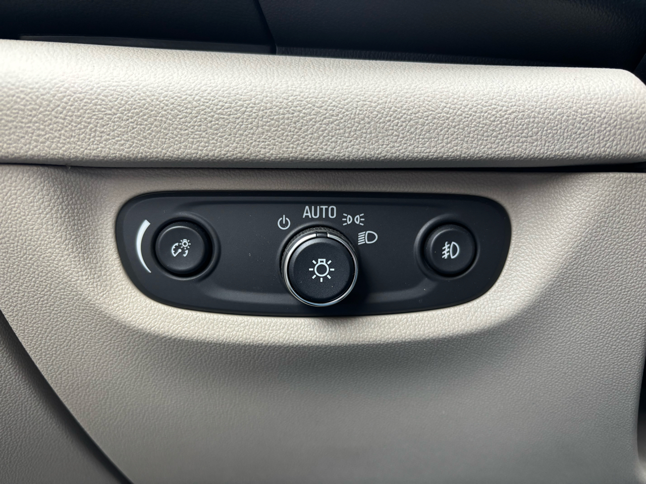 Buick Regal Sportback 4dr Sdn Essence FWD 2019