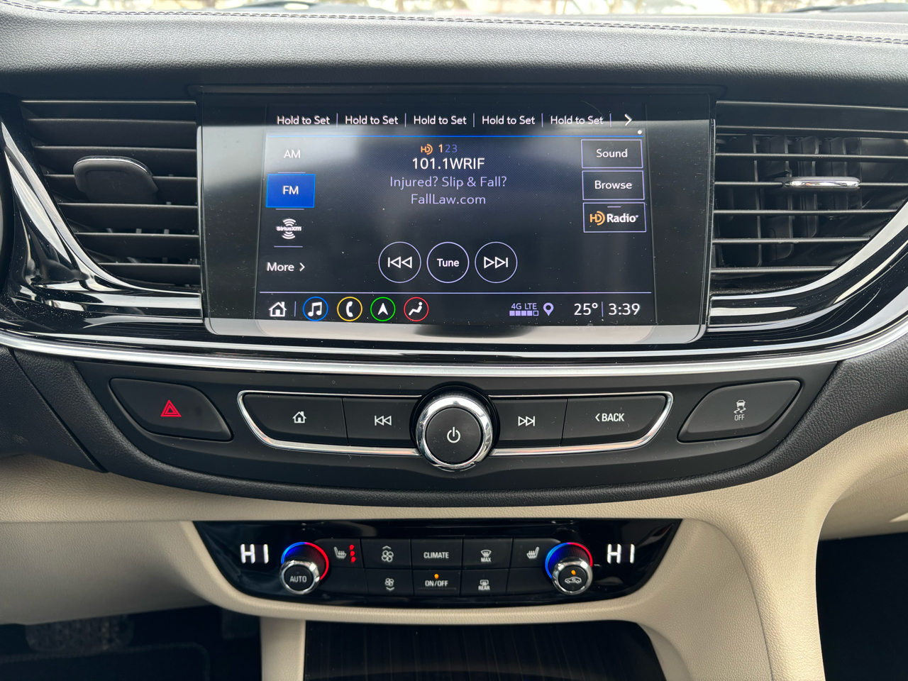 Buick Regal Sportback 4dr Sdn Essence FWD 2019