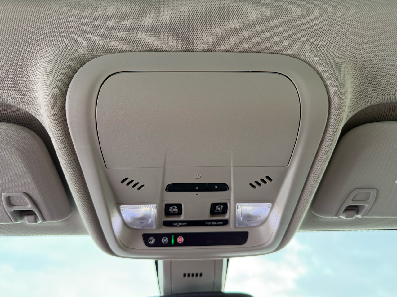 Buick Regal Sportback 4dr Sdn Essence FWD 2019