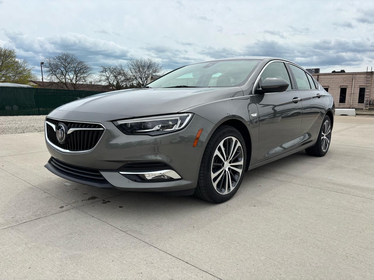 Buick Regal Sportback 4dr Sdn Essence FWD 2019