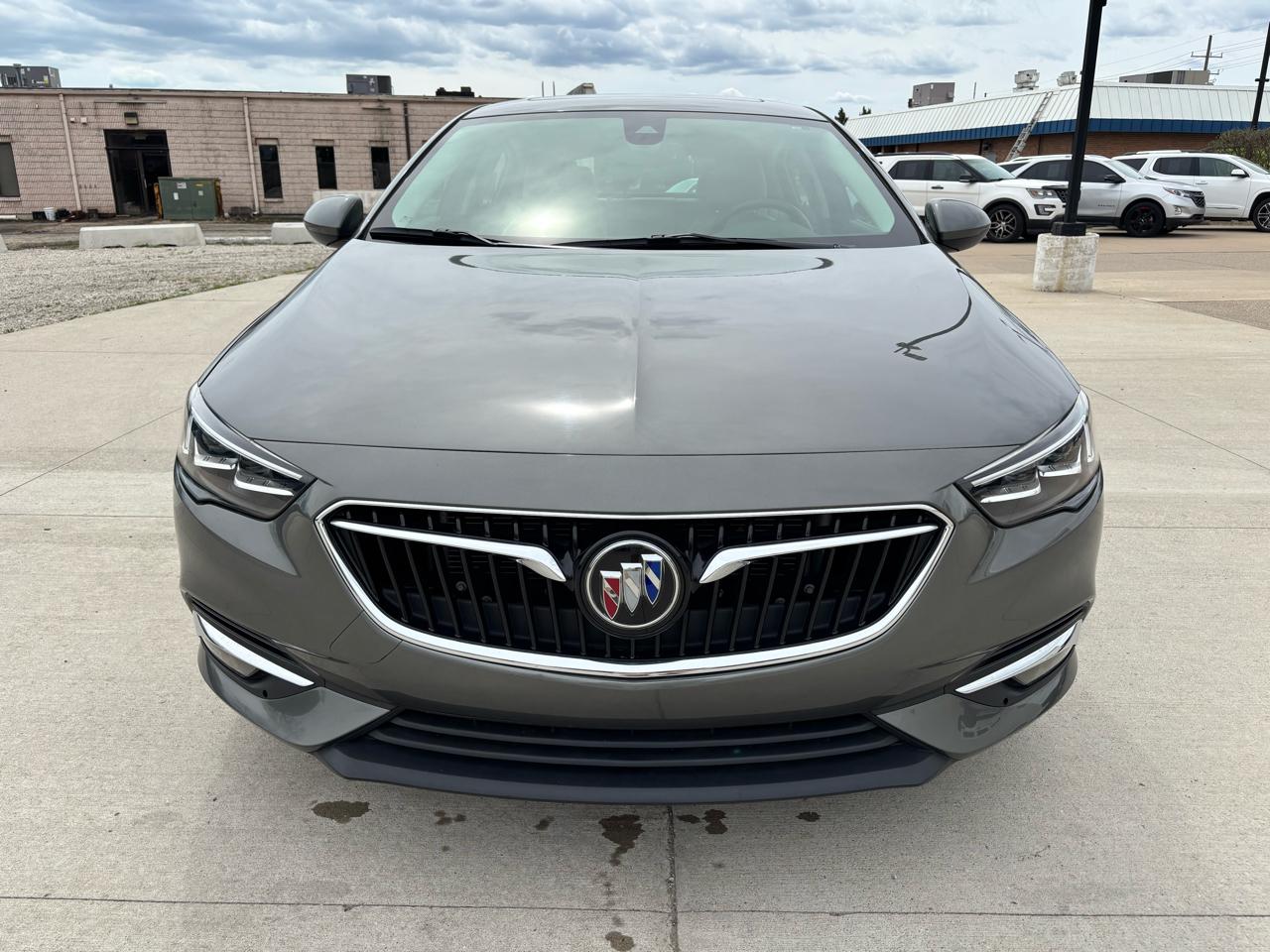Buick Regal Sportback 4dr Sdn Essence FWD 2019