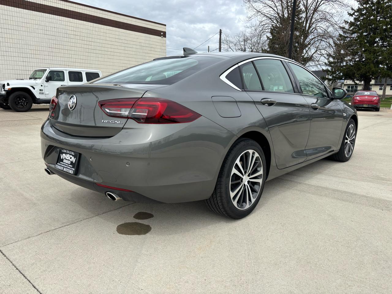 Buick Regal Sportback 4dr Sdn Essence FWD 2019