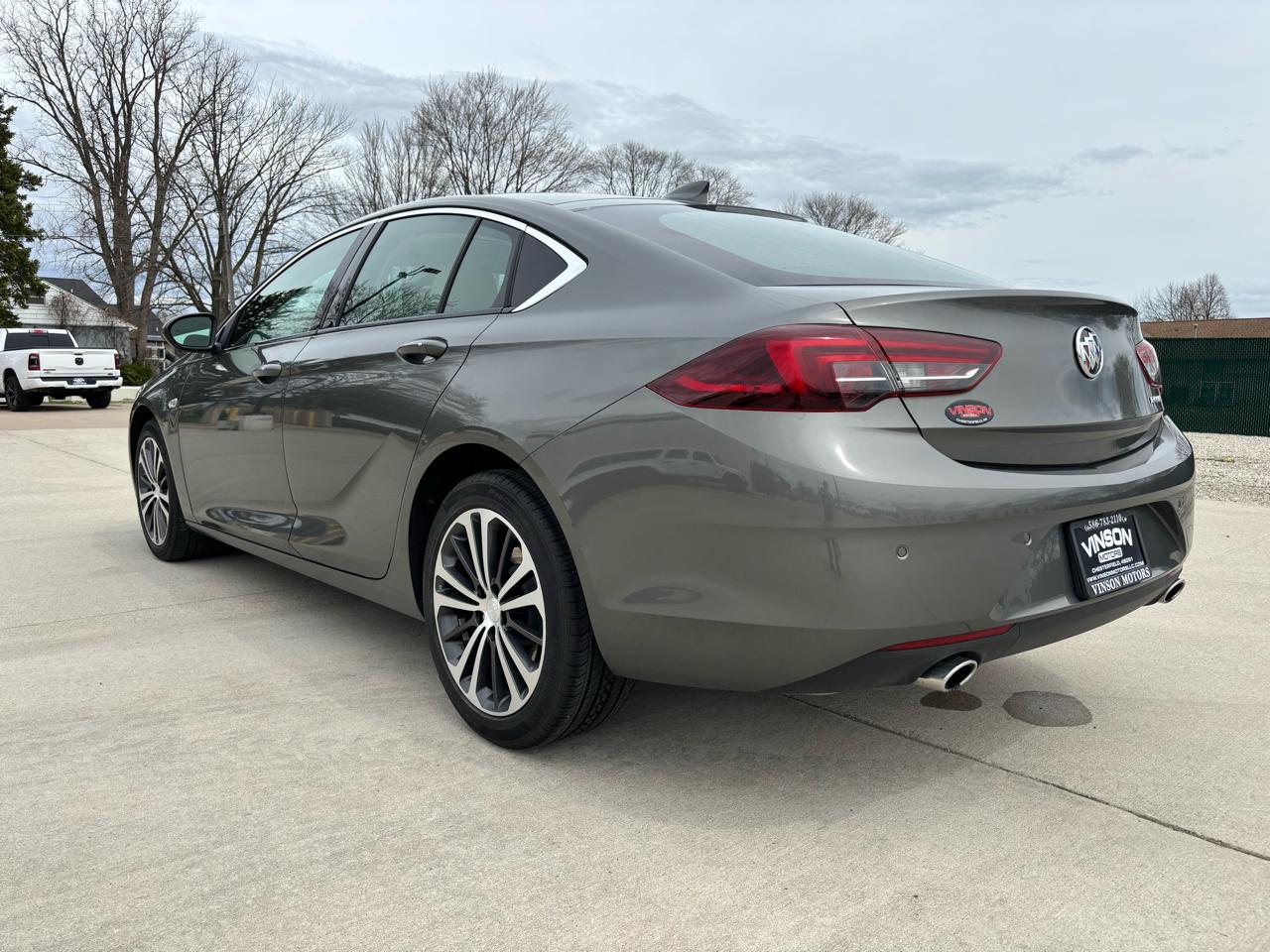 Buick Regal Sportback 4dr Sdn Essence FWD 2019