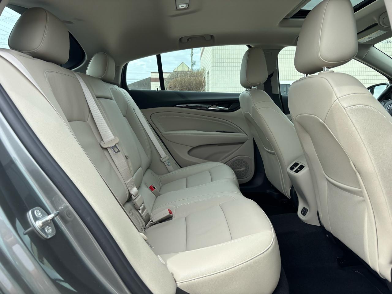 Buick Regal Sportback 4dr Sdn Essence FWD 2019