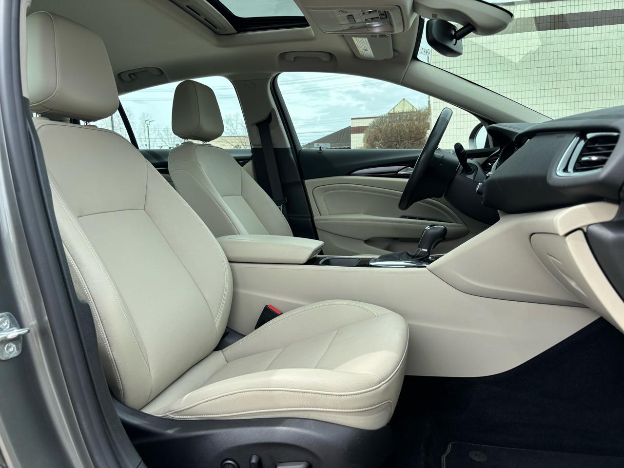 Buick Regal Sportback 4dr Sdn Essence FWD 2019