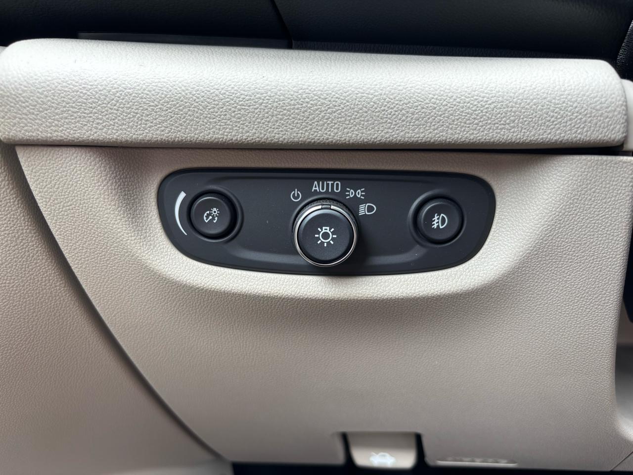 Buick Regal Sportback 4dr Sdn Essence FWD 2019