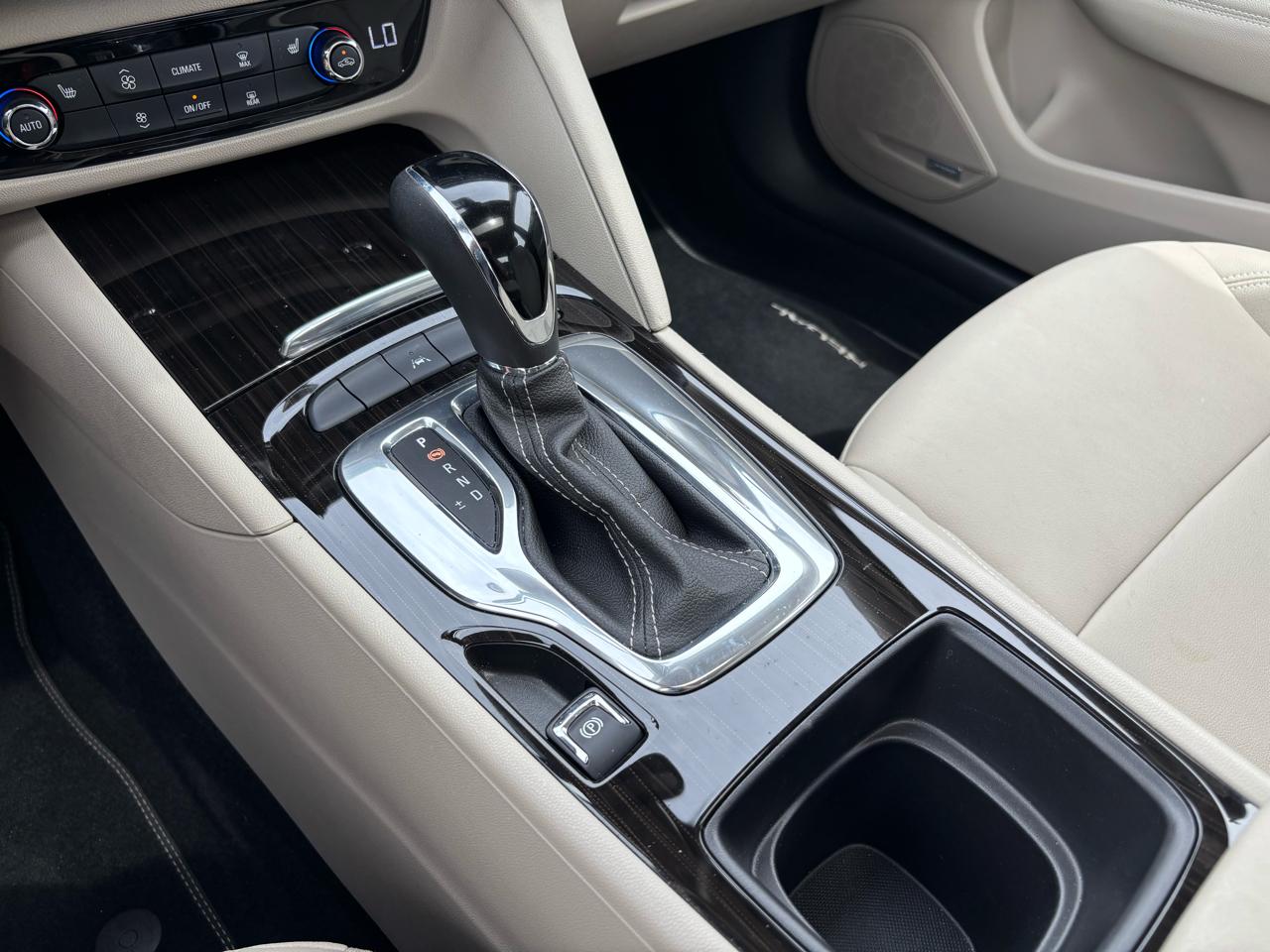 Buick Regal Sportback 4dr Sdn Essence FWD 2019