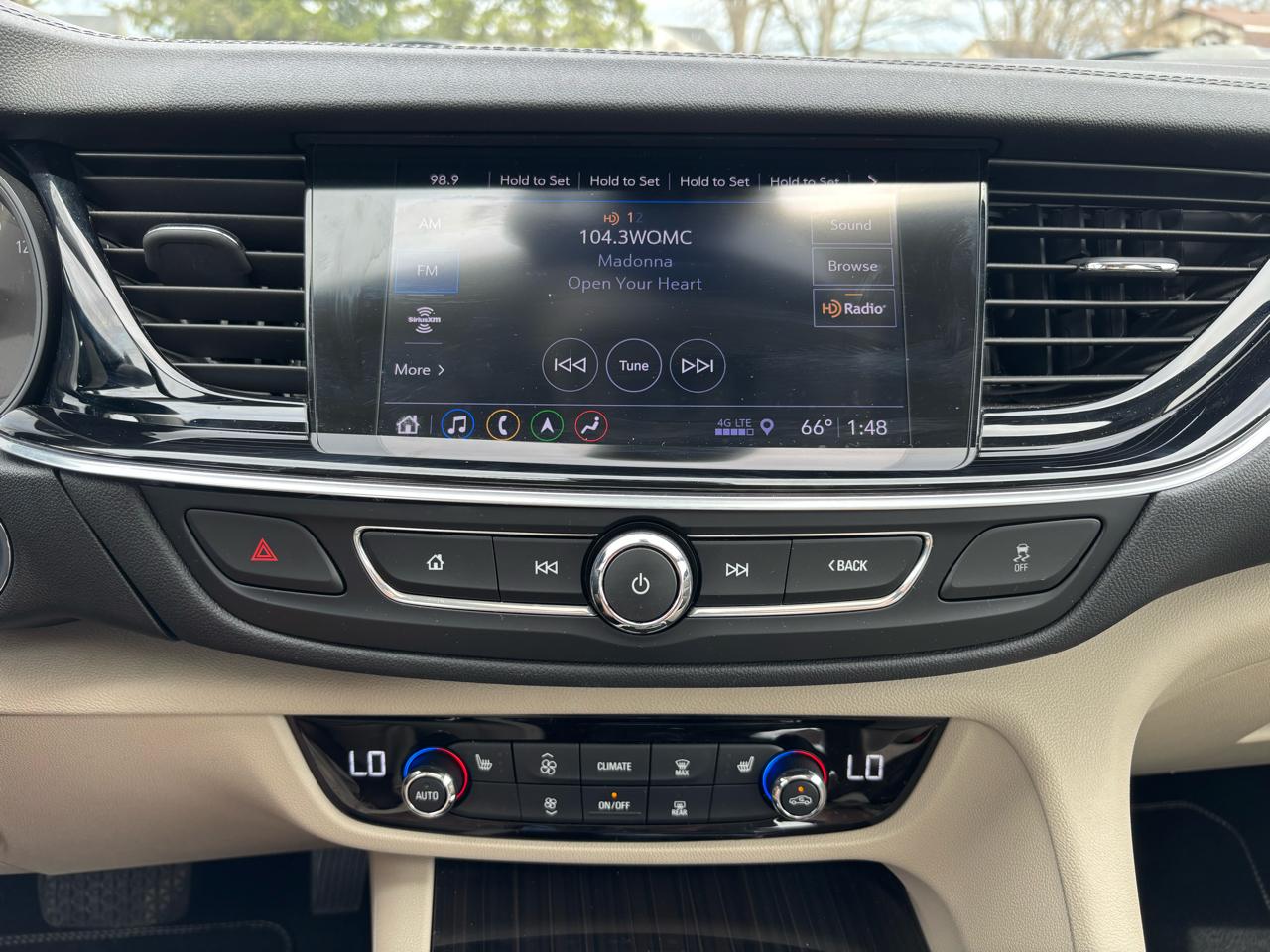 Buick Regal Sportback 4dr Sdn Essence FWD 2019