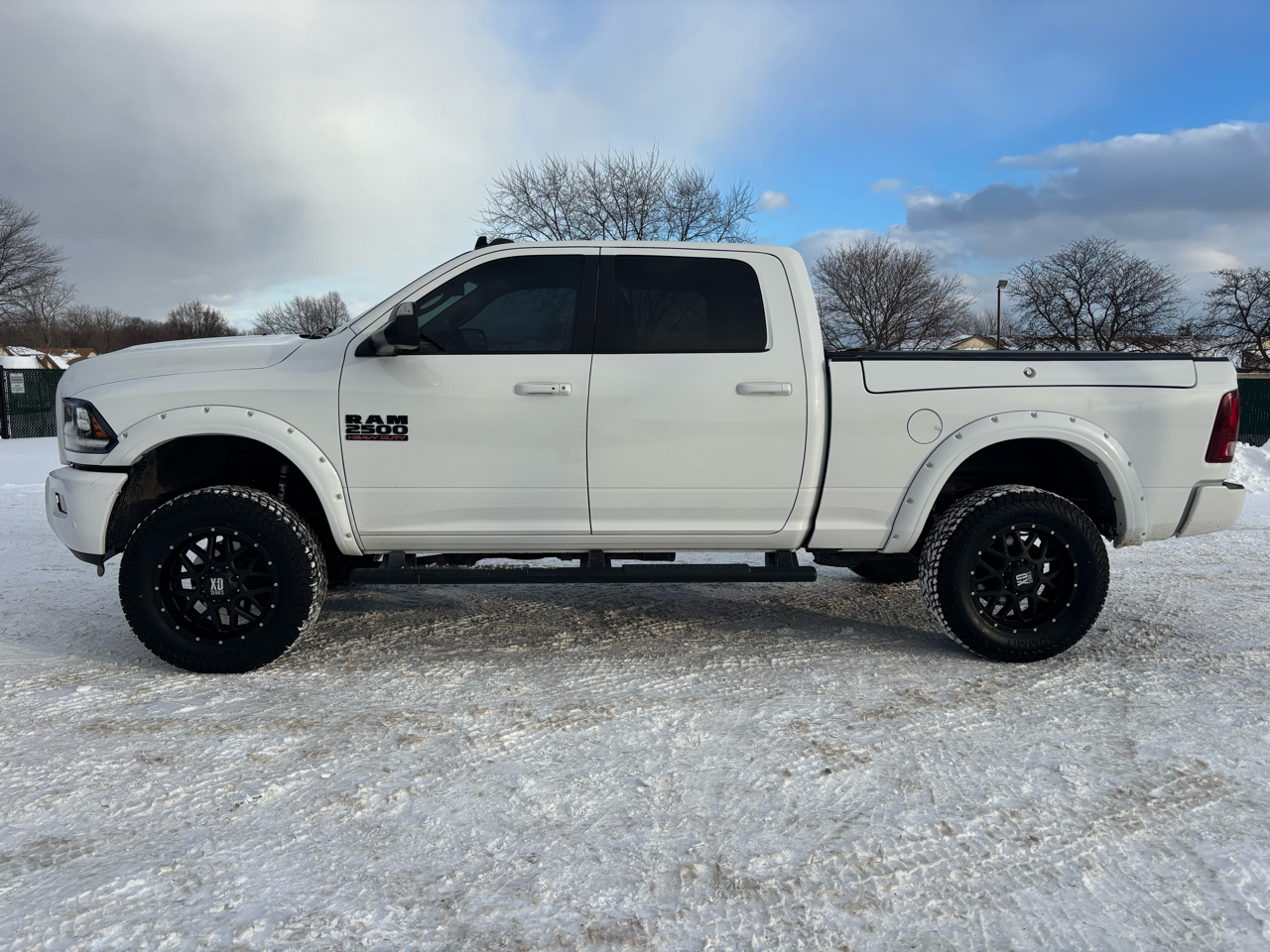 RAM 2500 Laramie 4x4 Crew Cab 6'4" Box 2017