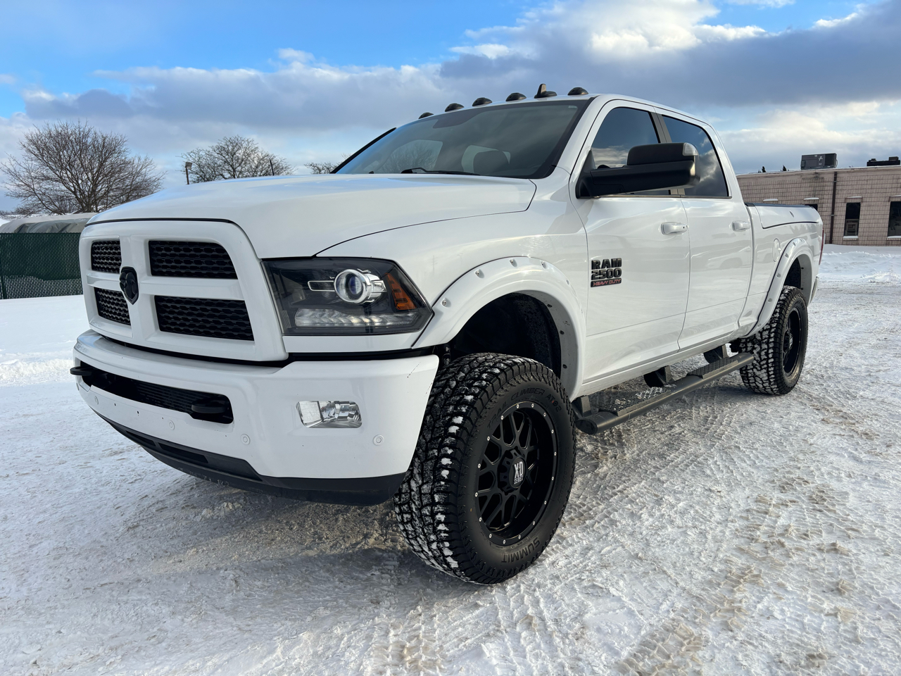 RAM 2500 Laramie 4x4 Crew Cab 6'4" Box 2017