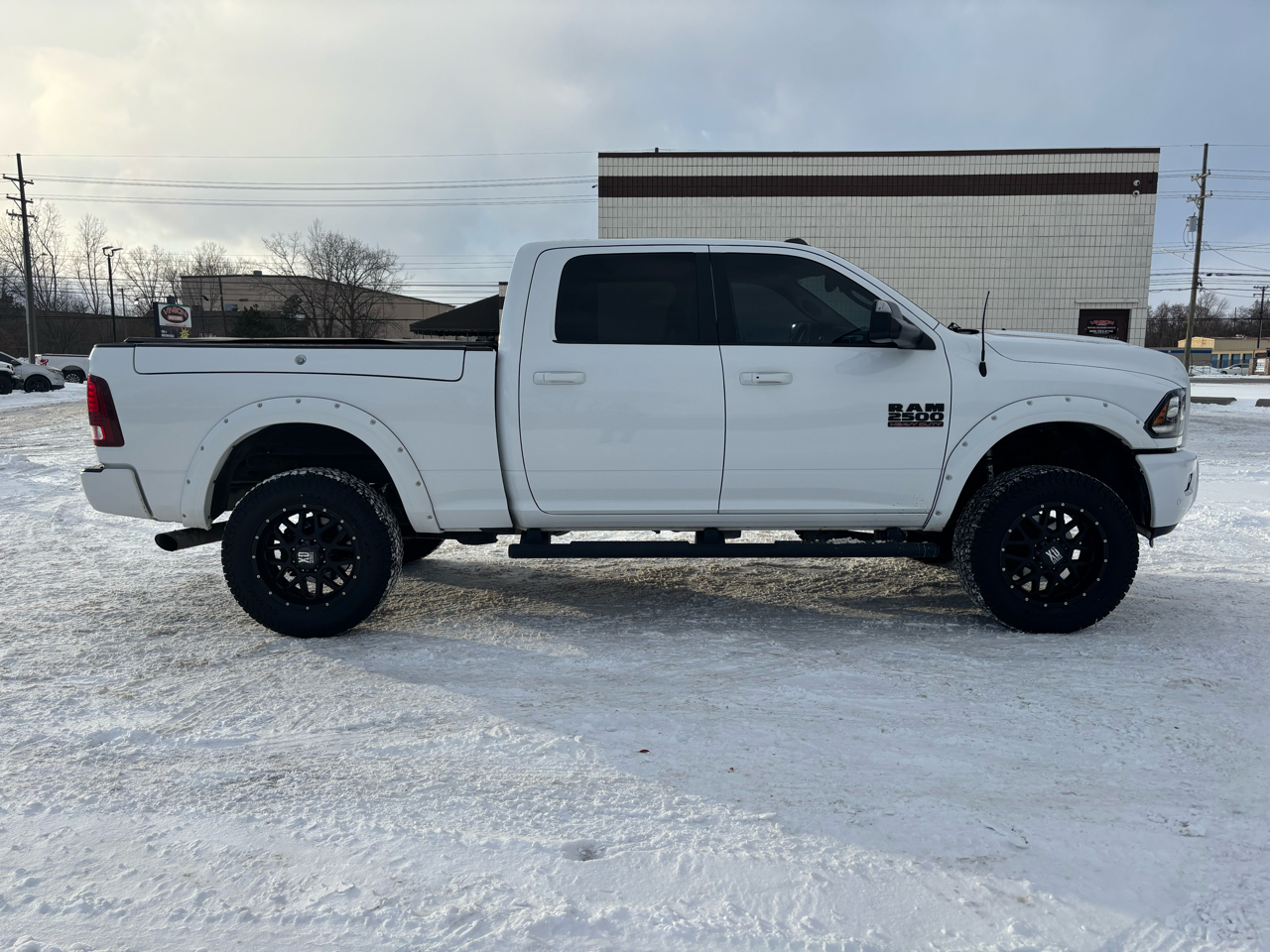 RAM 2500 Laramie 4x4 Crew Cab 6'4" Box 2017