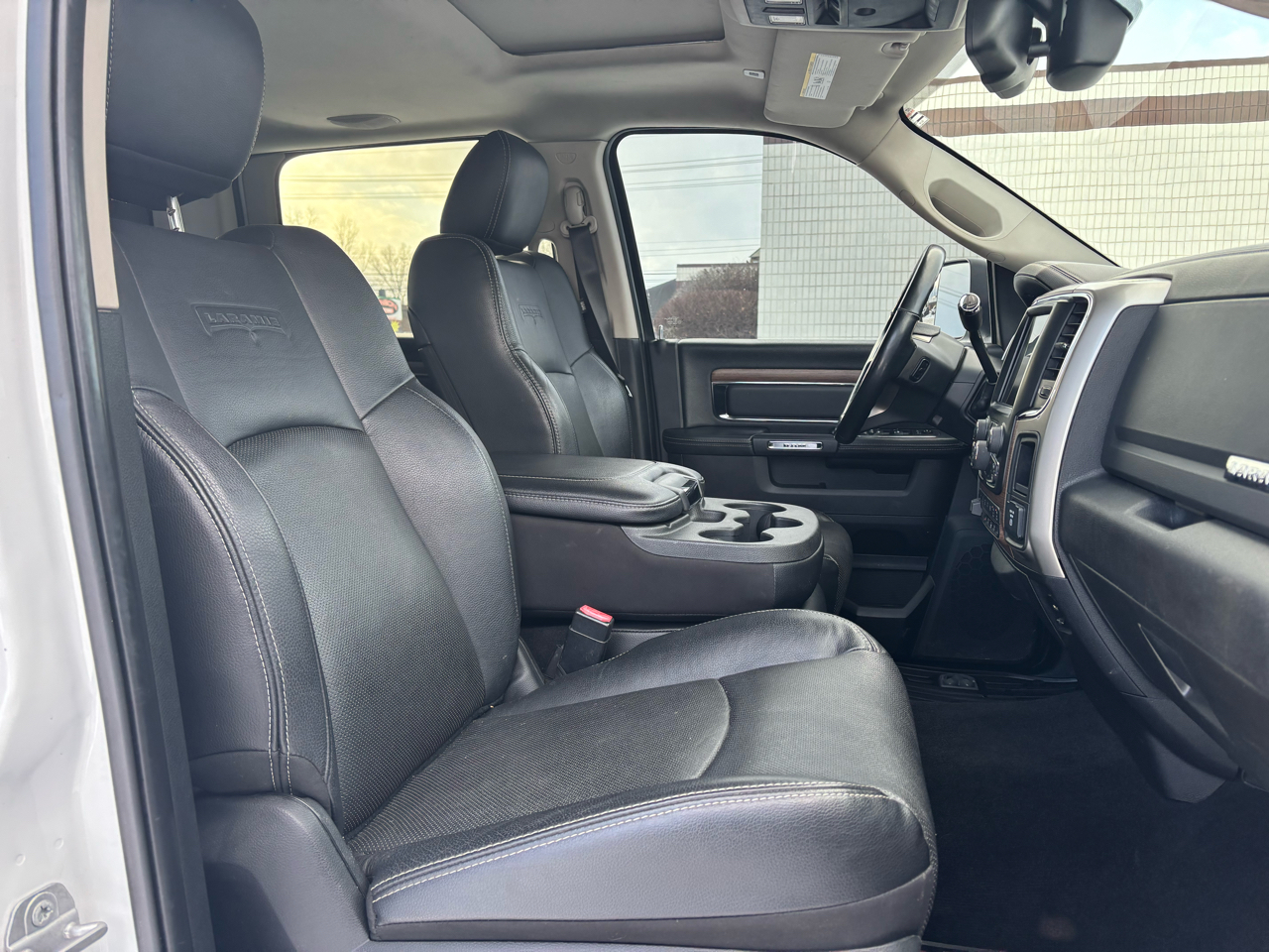 RAM 2500 Laramie 4x4 Crew Cab 6'4" Box 2017