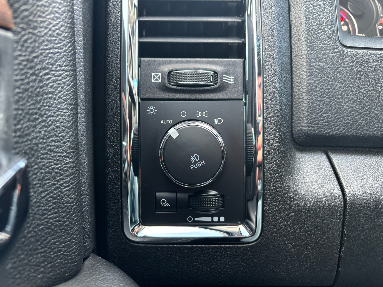 RAM 2500 Laramie 4x4 Crew Cab 6'4" Box 2017