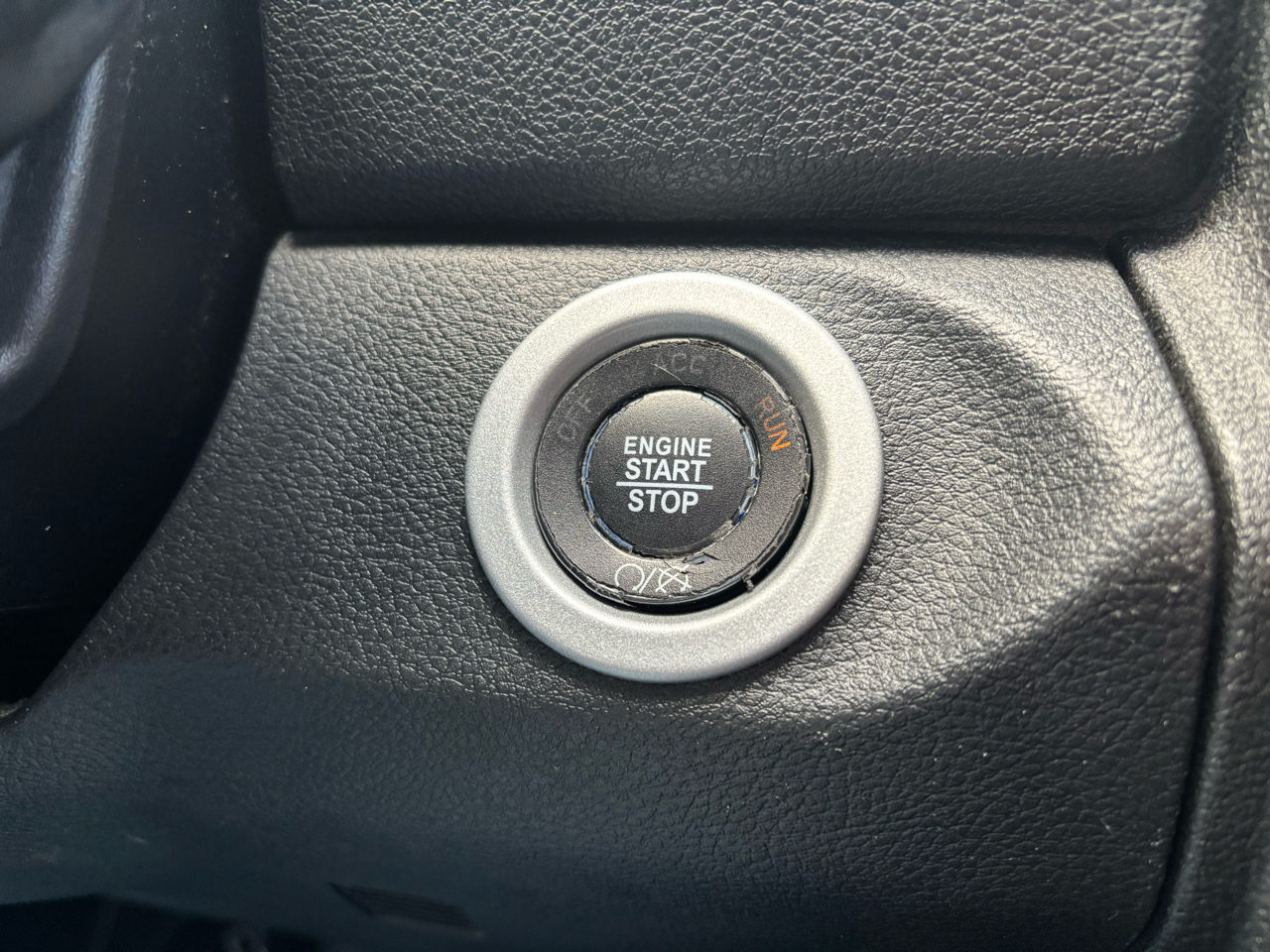 RAM 2500 Laramie 4x4 Crew Cab 6'4" Box 2017