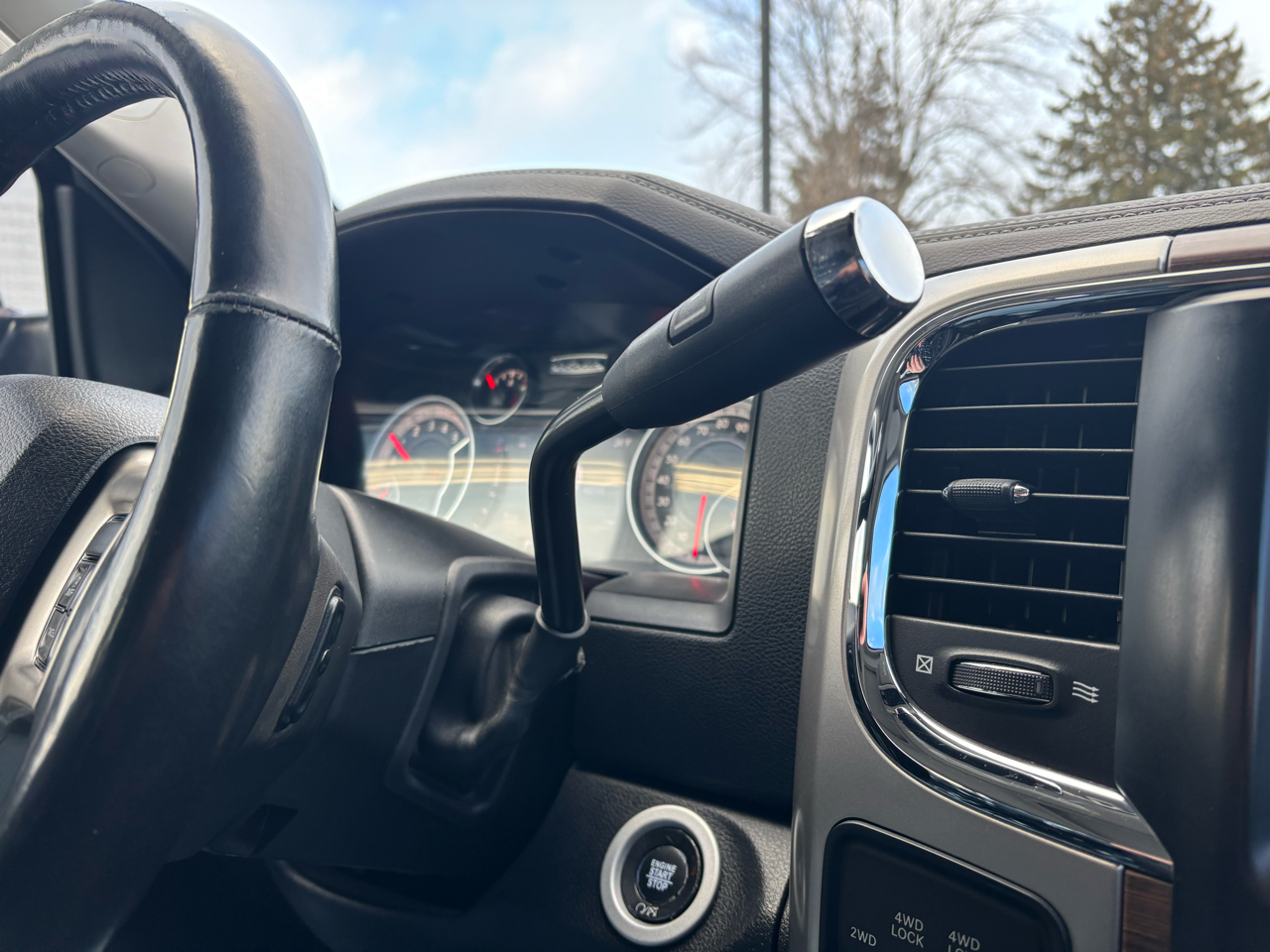 RAM 2500 Laramie 4x4 Crew Cab 6'4" Box 2017