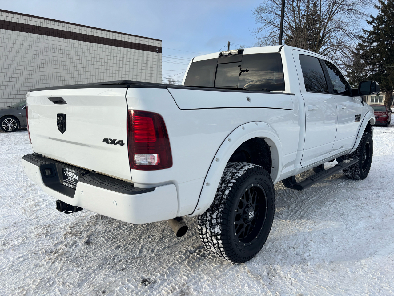 RAM 2500 Laramie 4x4 Crew Cab 6'4" Box 2017