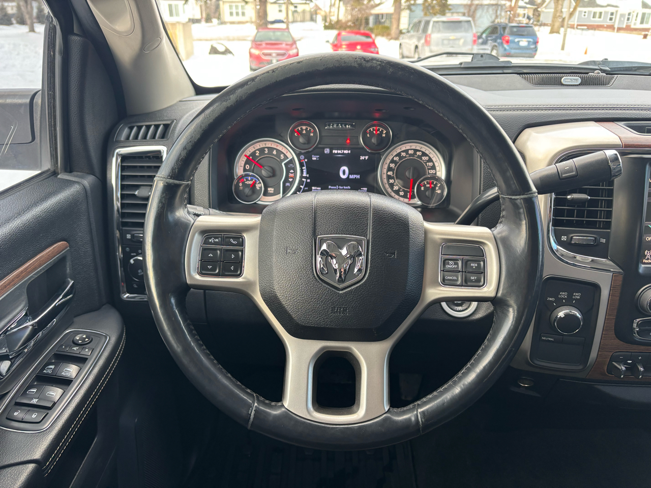 RAM 2500 Laramie 4x4 Crew Cab 6'4" Box 2017