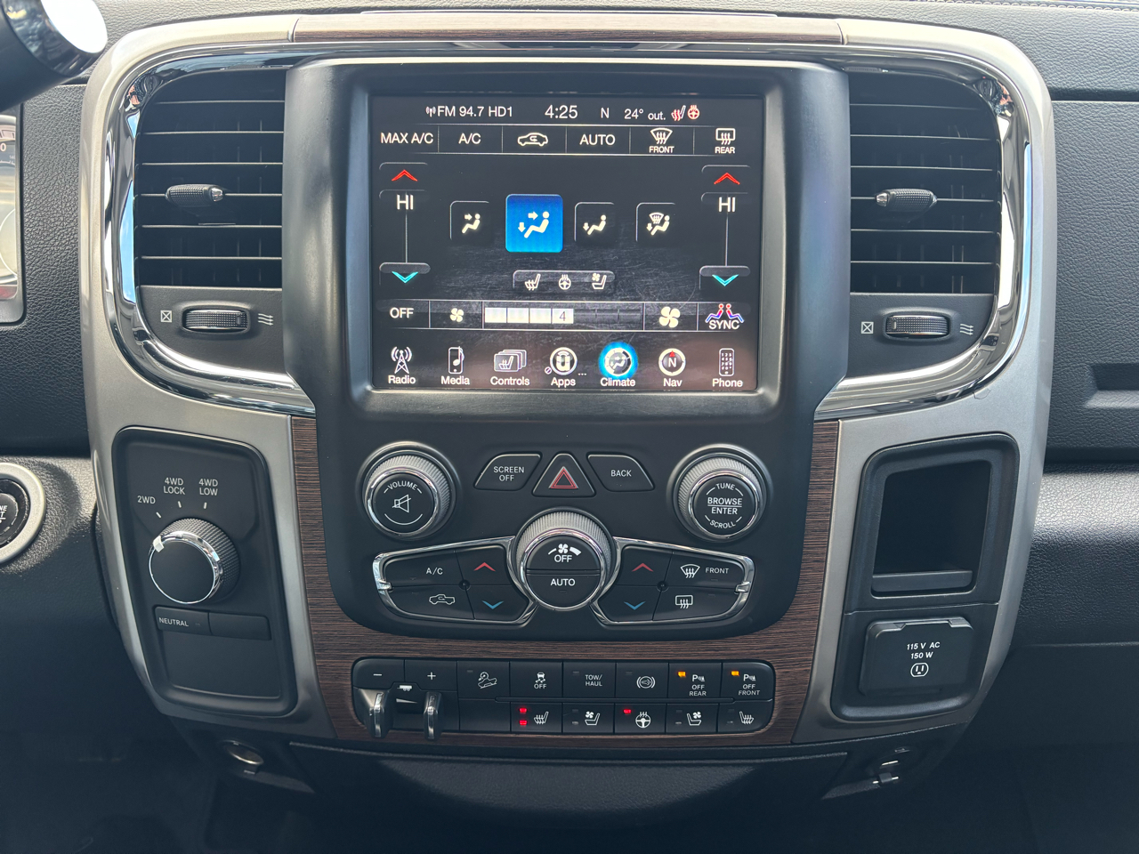 RAM 2500 Laramie 4x4 Crew Cab 6'4" Box 2017