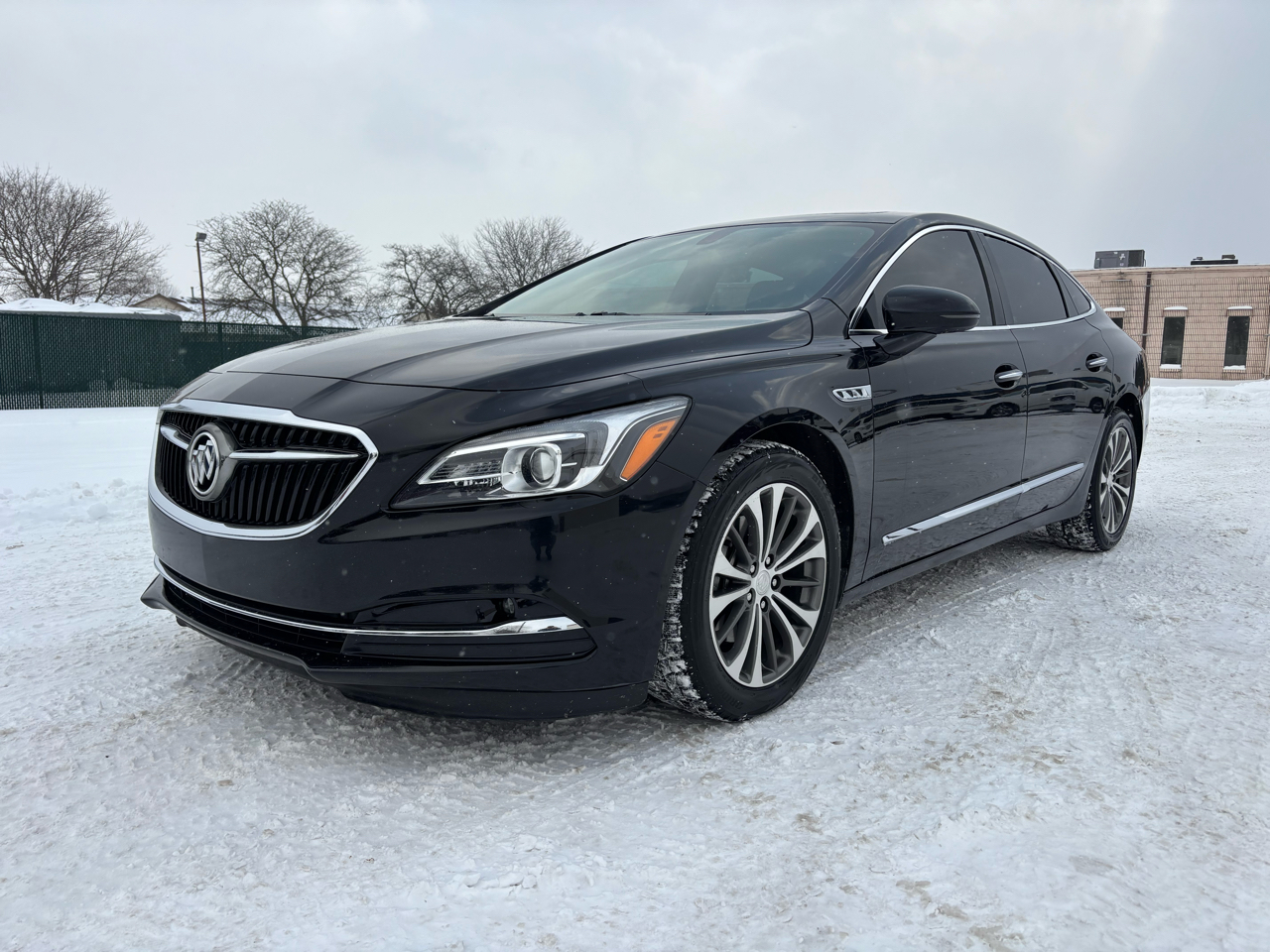 Buick LaCrosse 4dr Sdn Essence AWD 2019