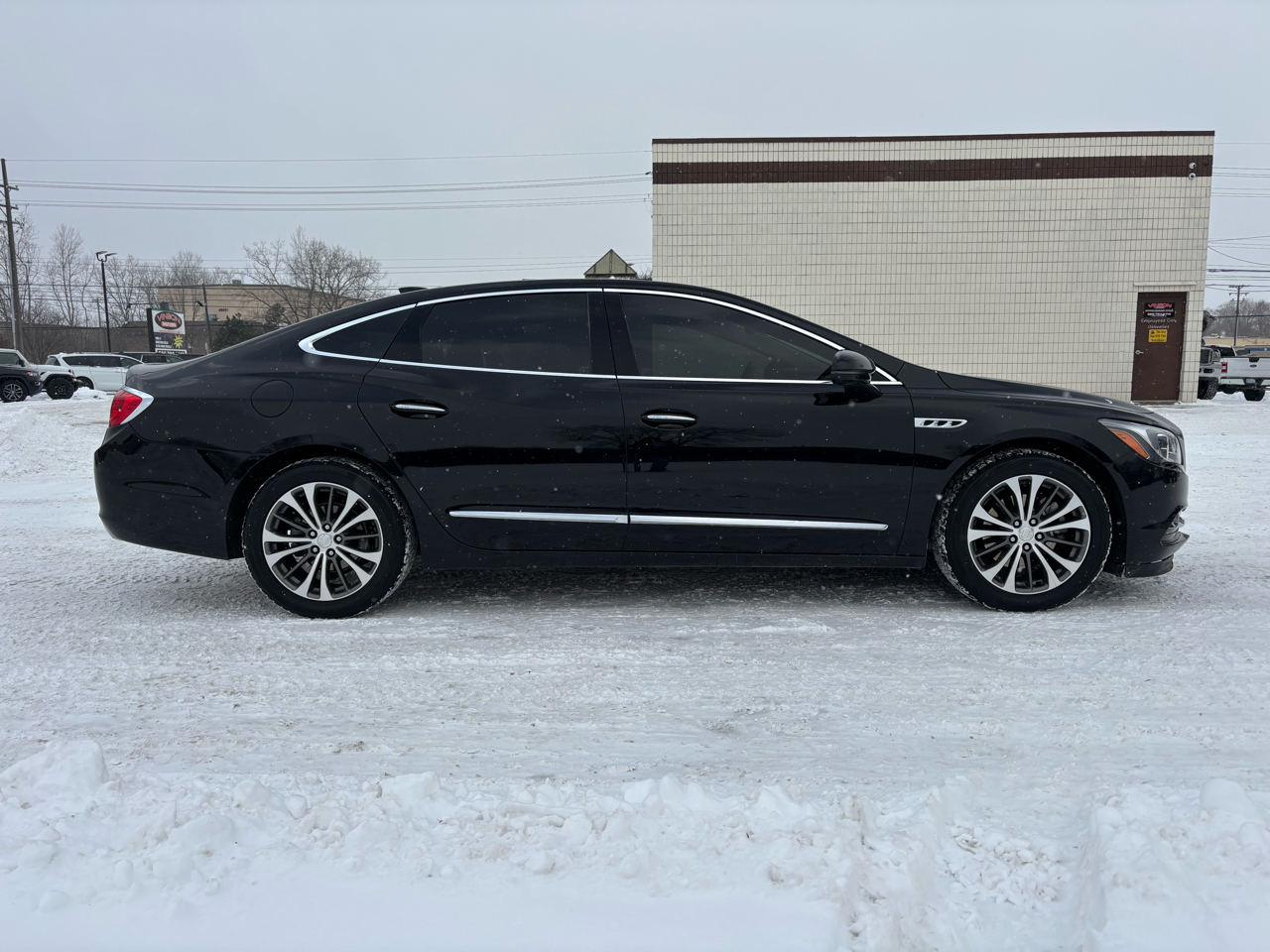 Buick LaCrosse 4dr Sdn Essence AWD 2019